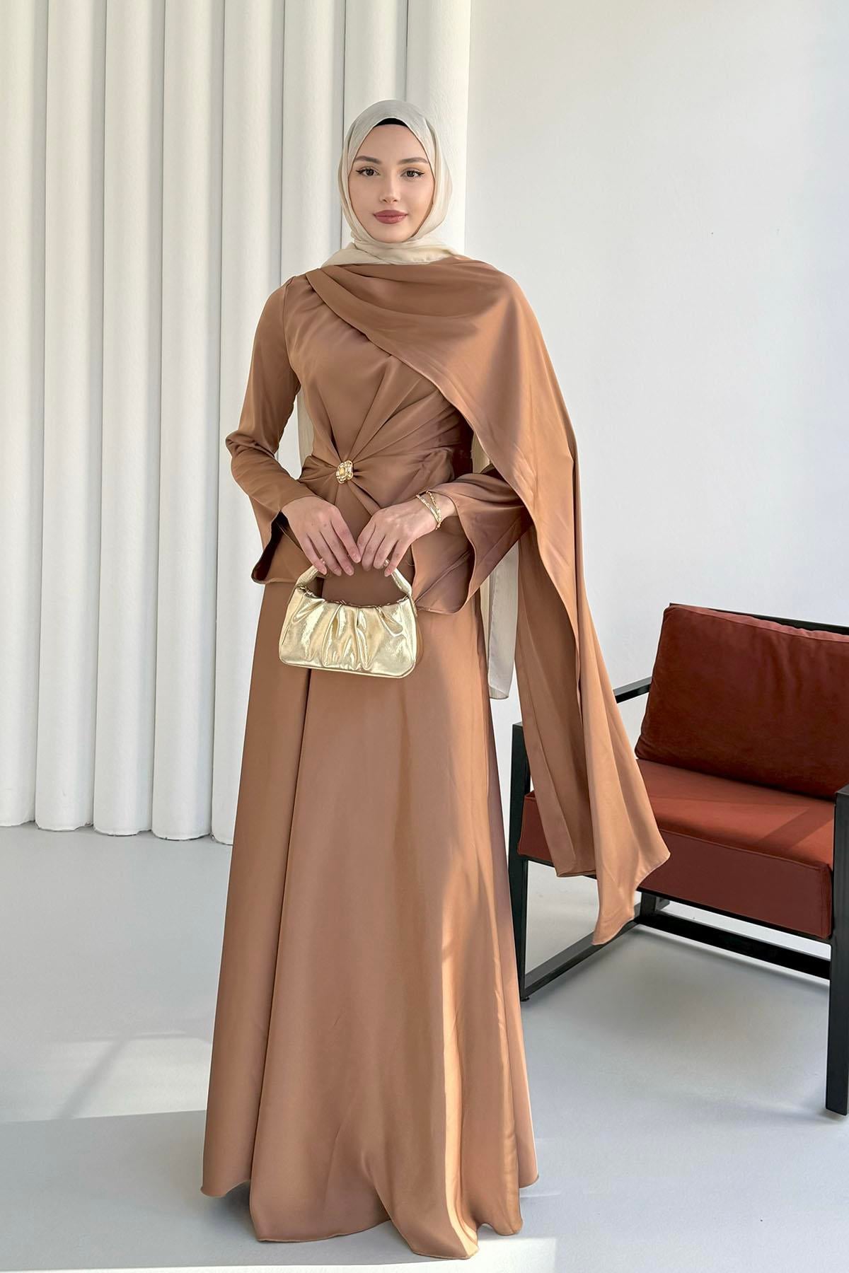 Elegant Broş Detaylı Saten Tesettür Abiye-BAKIR RENGİ