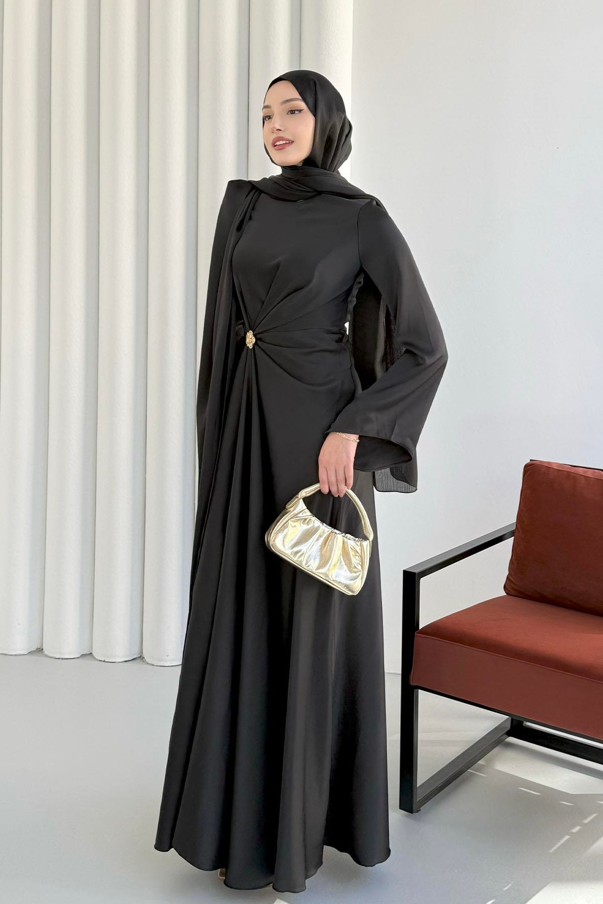 Elegant Broş Detaylı Saten Tesettür Abiye-SİYAH