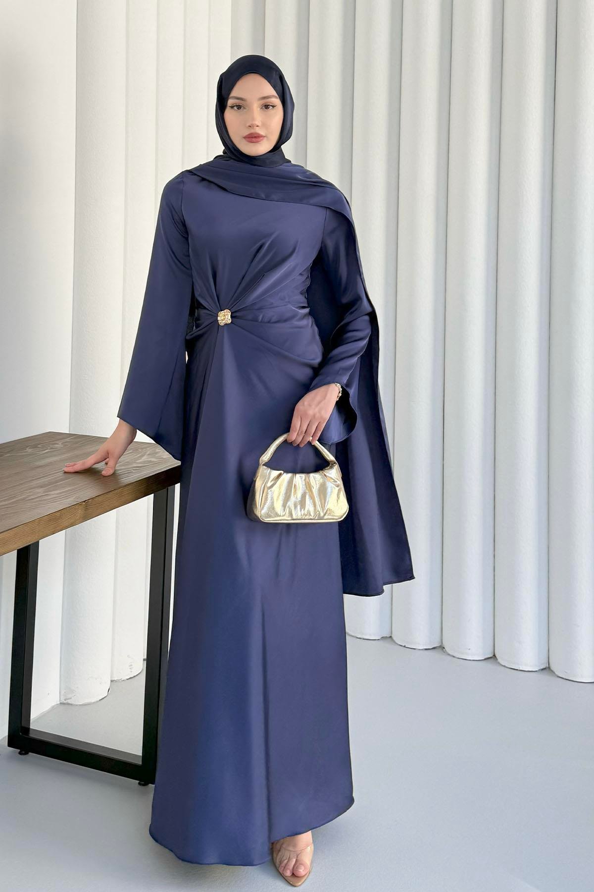 Elegant Broş Detaylı Saten Tesettür Abiye-LACİVERT