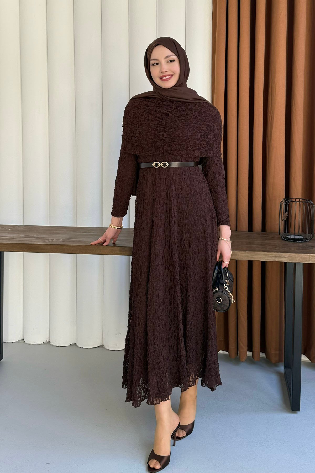 Elisa Dantel Detay Tasarım Tesettür Elbise-KAHVERENGİ