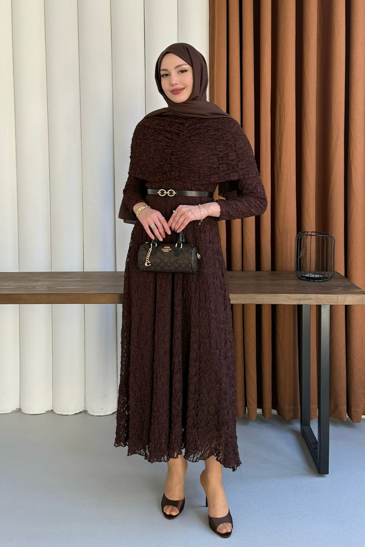 Elisa Dantel Detay Tasarım Tesettür Elbise-KAHVERENGİ