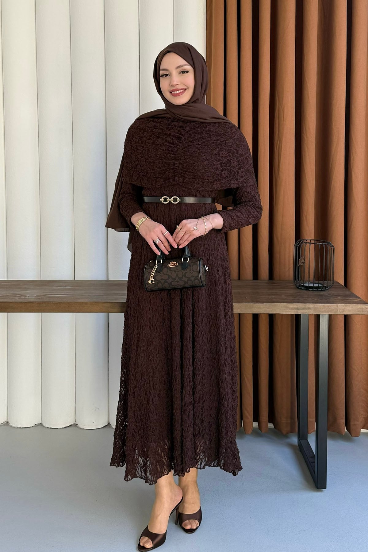 Elisa Dantel Detay Tasarım Tesettür Elbise-KAHVERENGİ