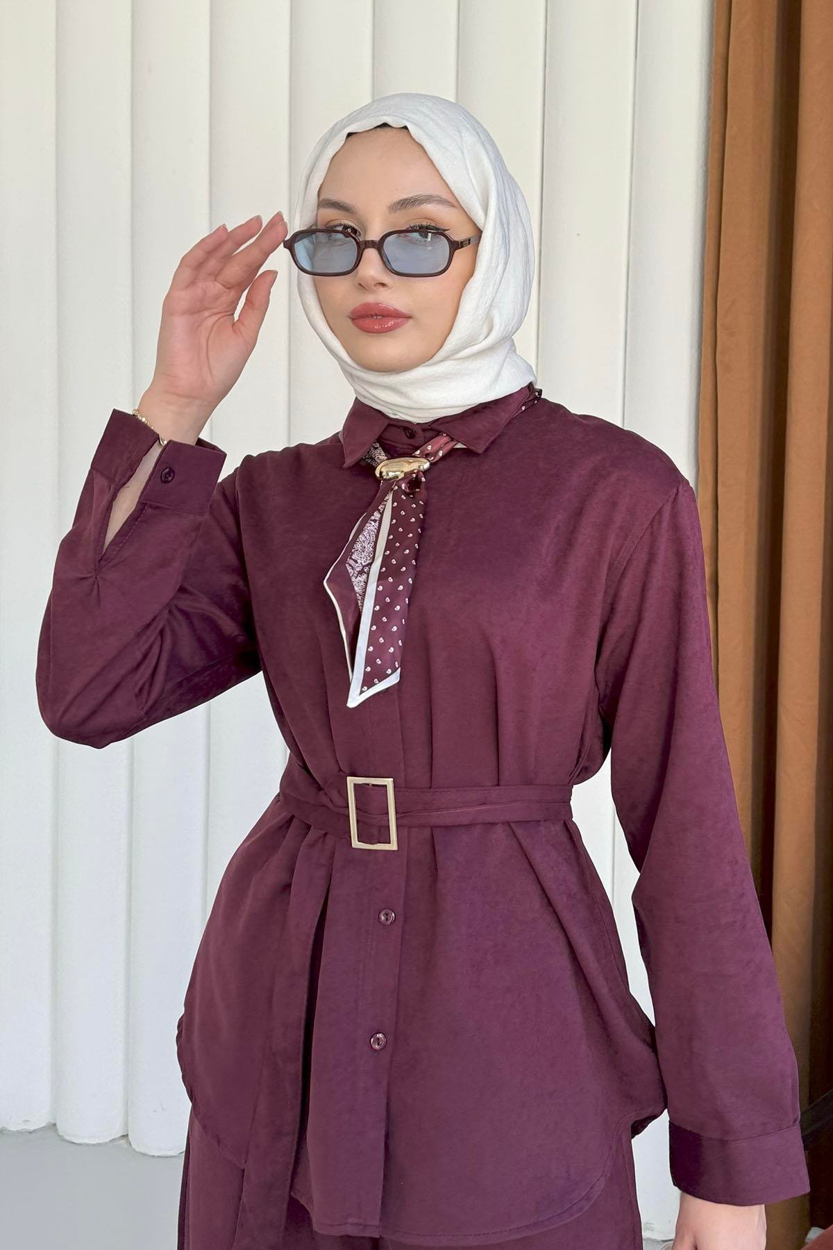 Fular Detaylı Süet Kumaş Gömlek Pantolon Tesettür Takım-BORDO