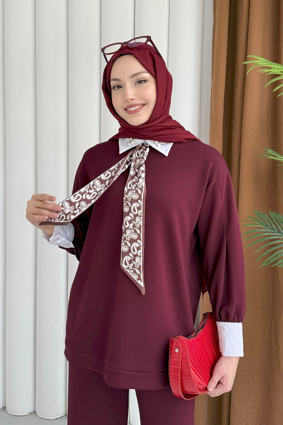 Fular Detaylı Taşlı Pantolonlu Tesettür Takım-BORDO
