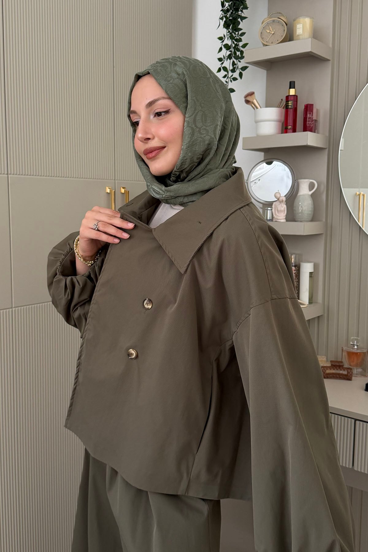 Gabardin Kısa Trençkotlu Bol Pileli Pantolonlu Tesettür Takım-HAKİ YEŞİL
