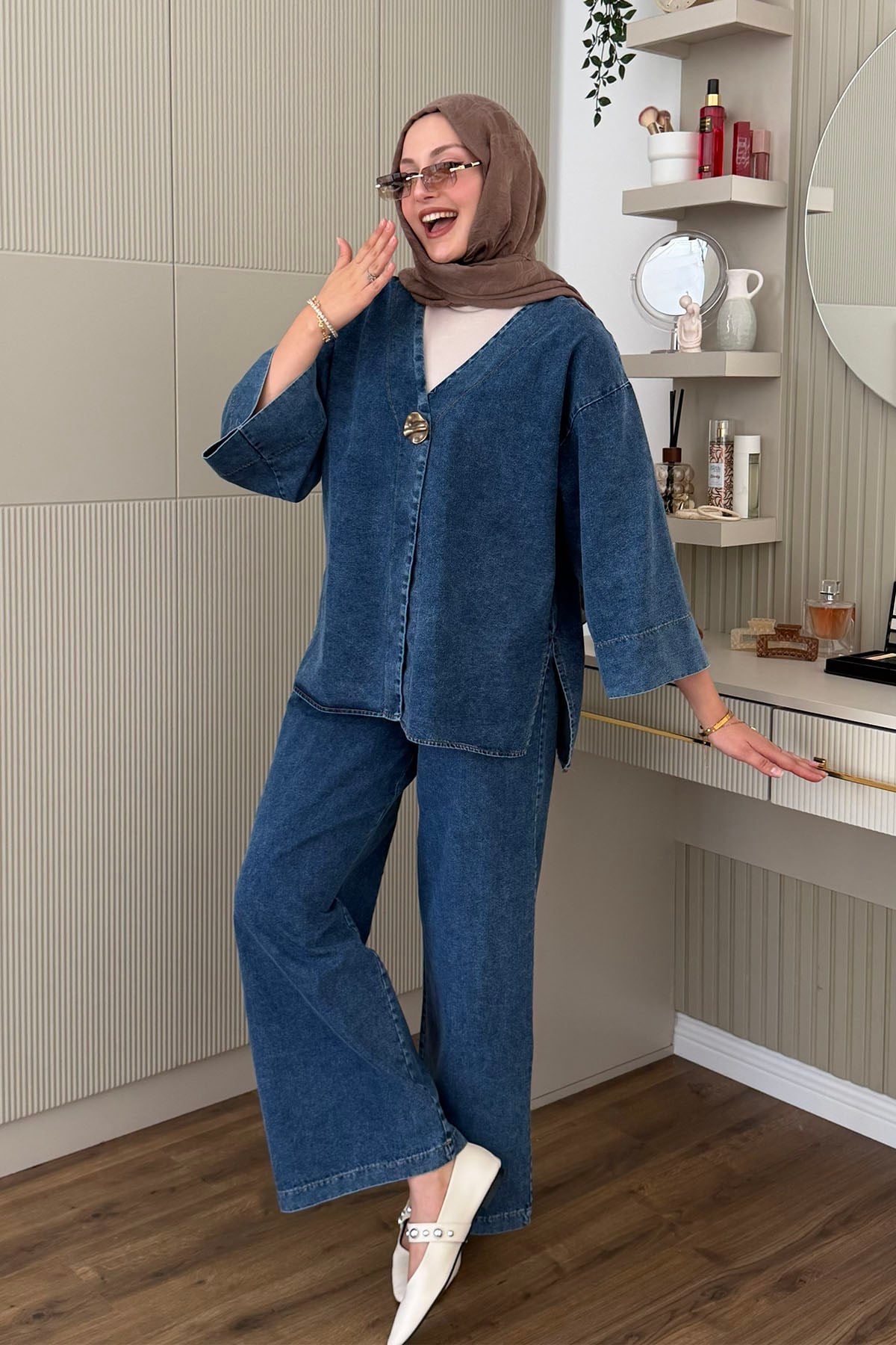 Gold Broş Detaylı Denim Pantolonlu Tesettür Takım-AÇIK MAVİ