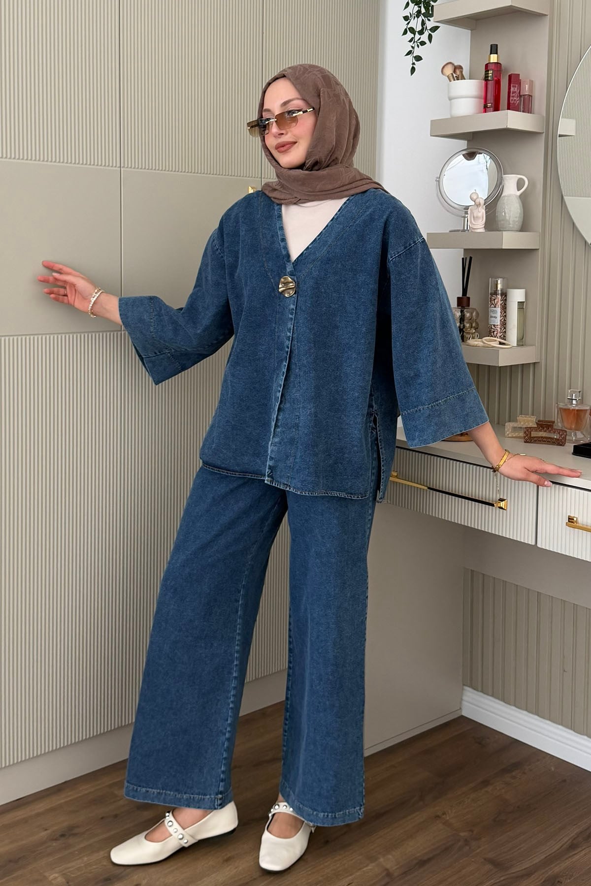 Gold Broş Detaylı Denim Pantolonlu Tesettür Takım-AÇIK MAVİ