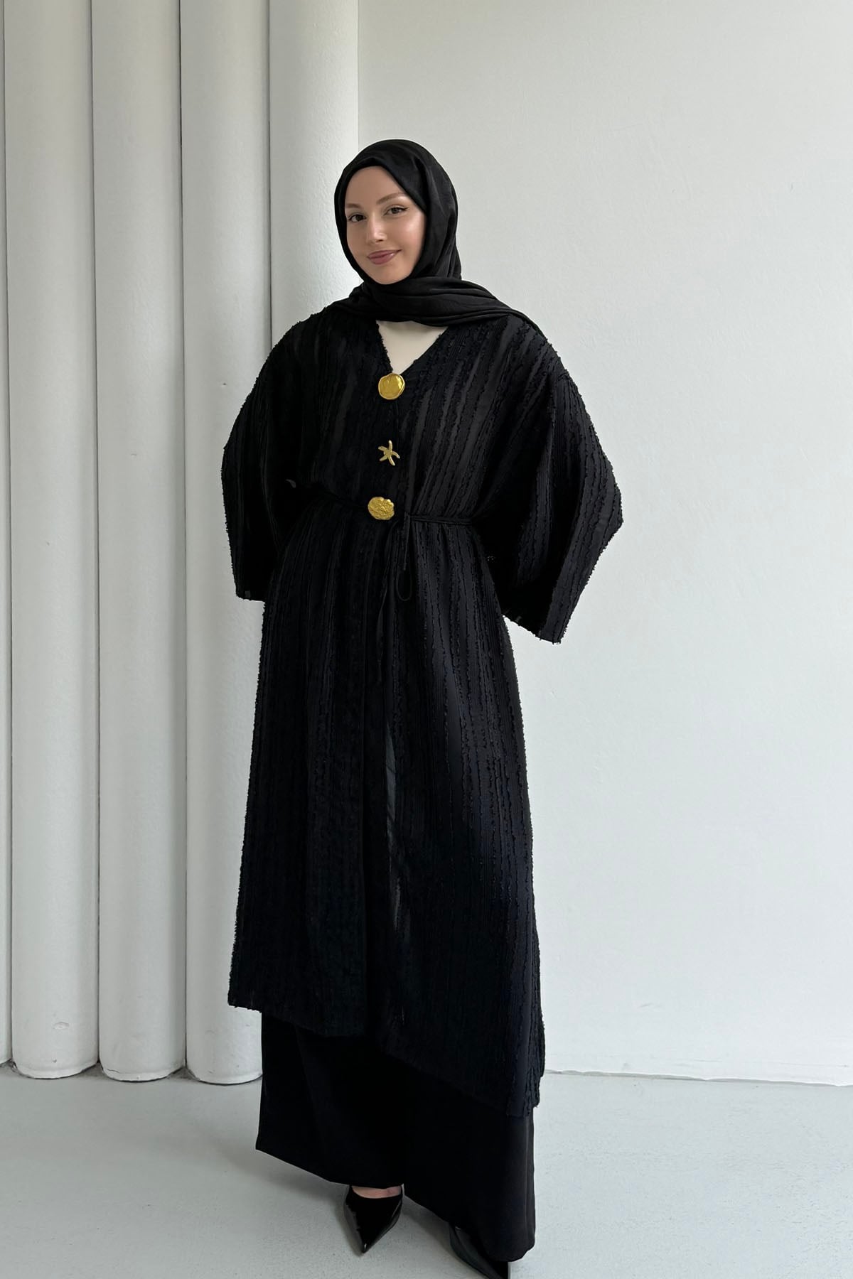 Gold Düğmeli Kumaş Kendinden Desenli Kimono-SİYAH
