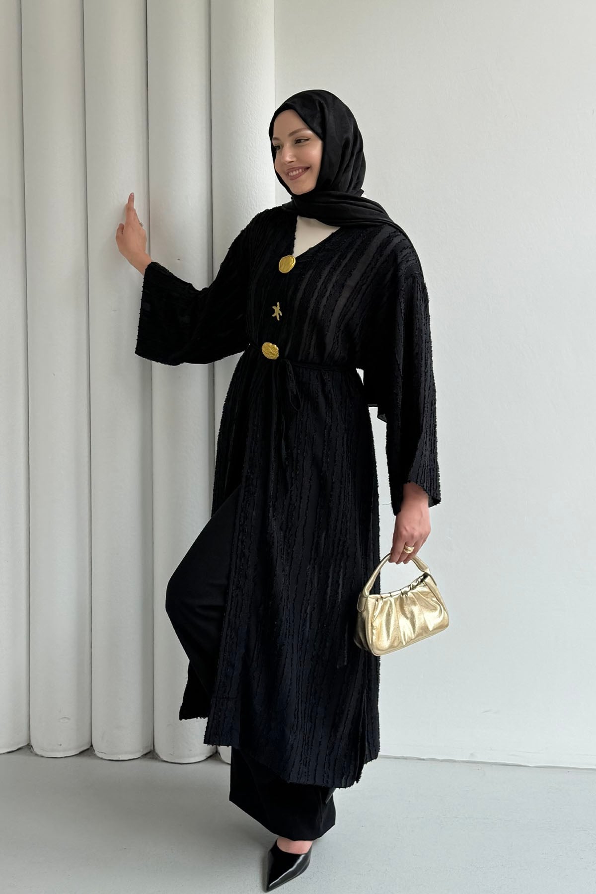 Gold Düğmeli Kumaş Kendinden Desenli Kimono-SİYAH