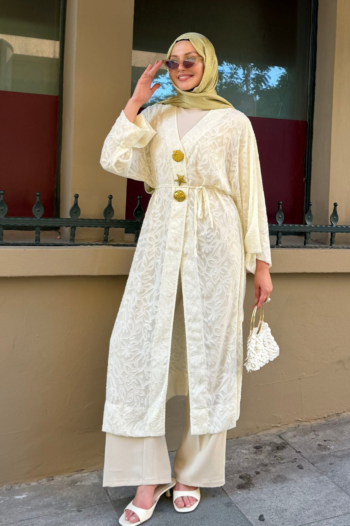 Gold Düğmeli Kumaş Kendinden Desenli Kimono-TAŞ