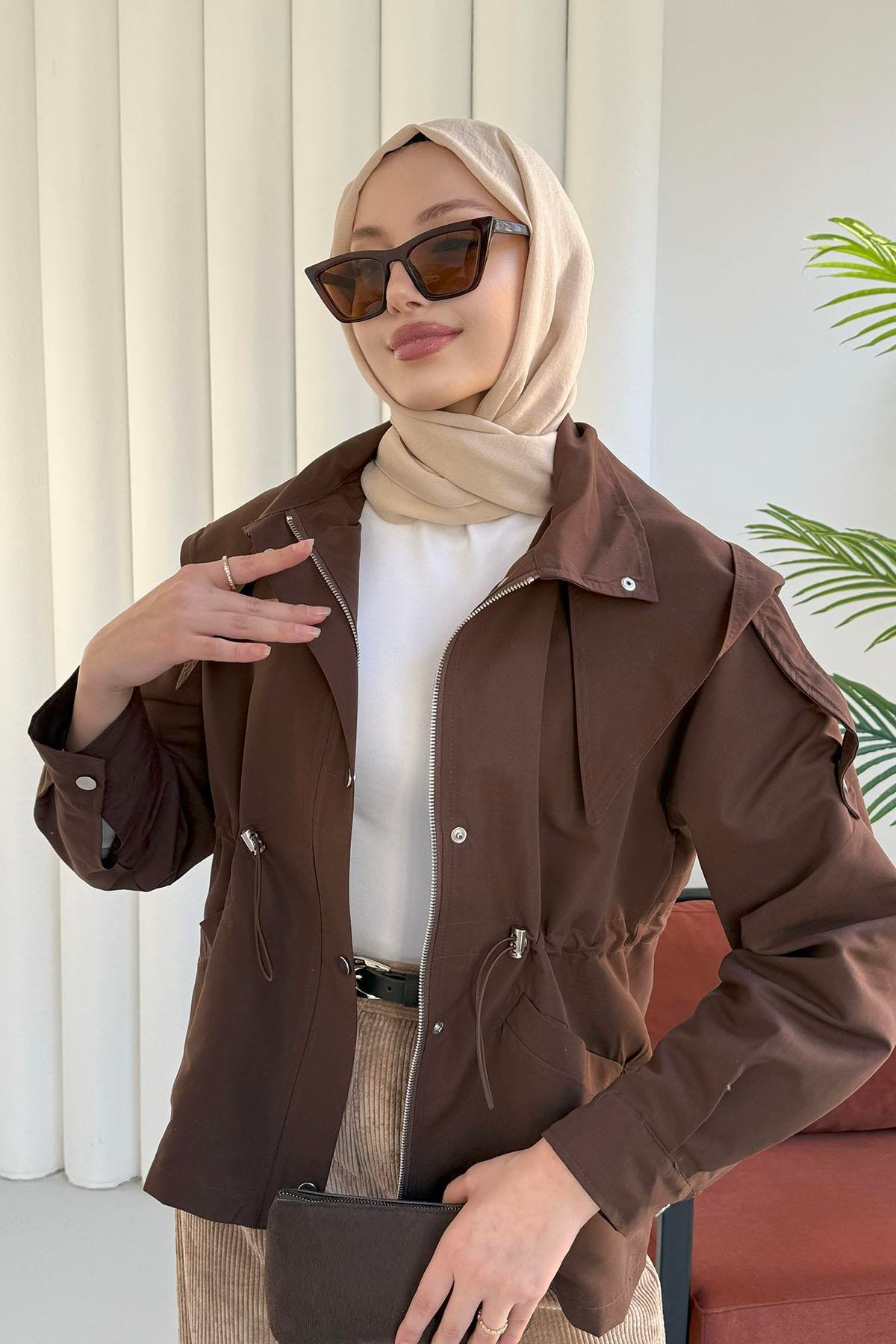 Kapüşonlu Flato Cepli Bel Büzgülü Astarlı Trençkot-KAHVERENGİ