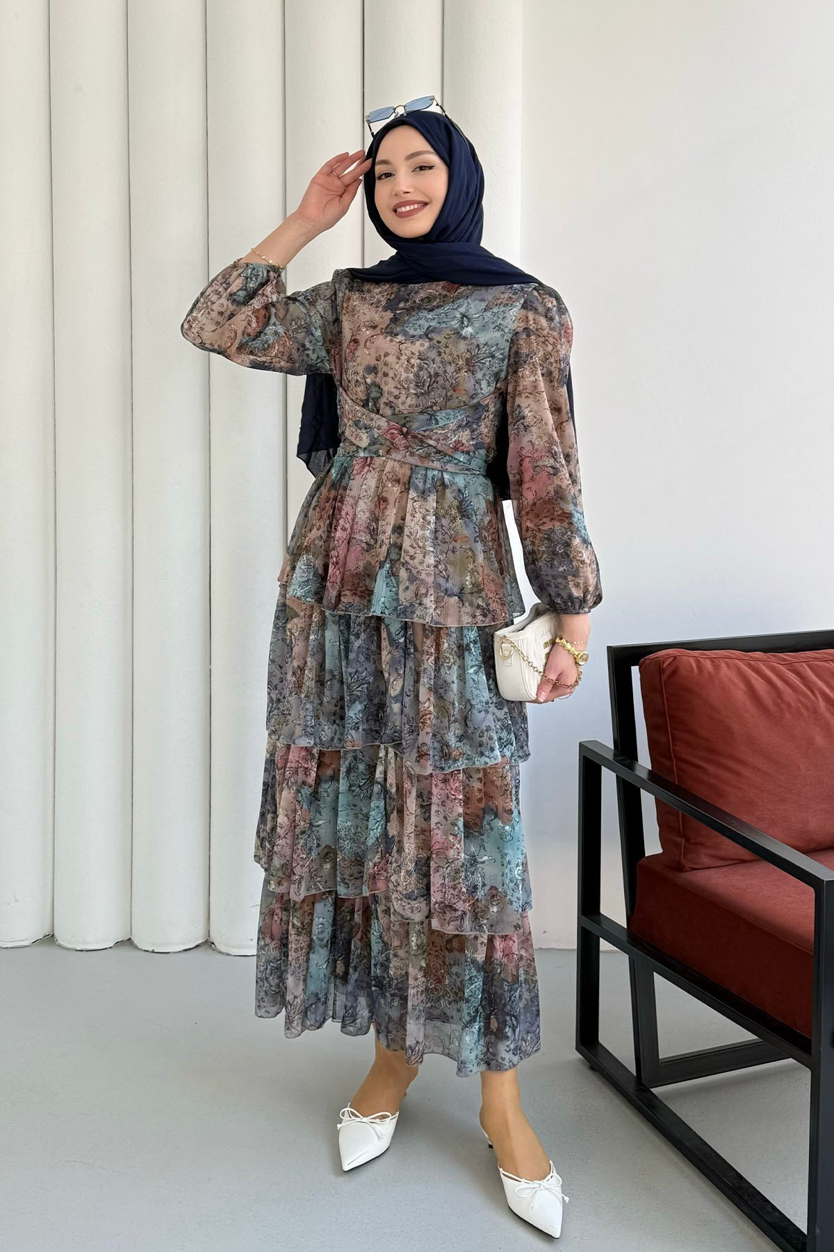 Kat Katlı Çiçek Desenli Şifon Tesettür Elbise-MAVİ