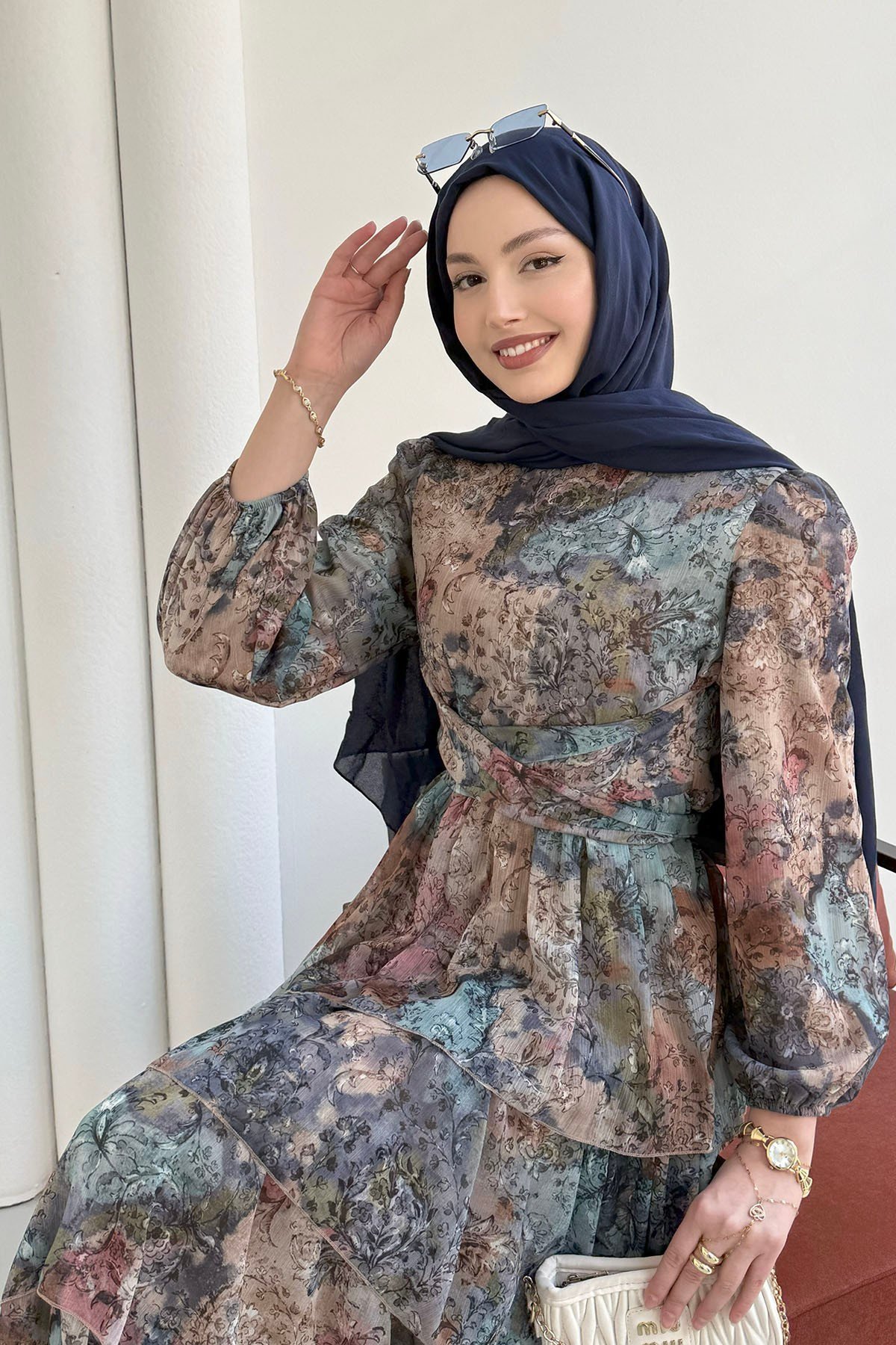Kat Katlı Çiçek Desenli Şifon Tesettür Elbise-MAVİ