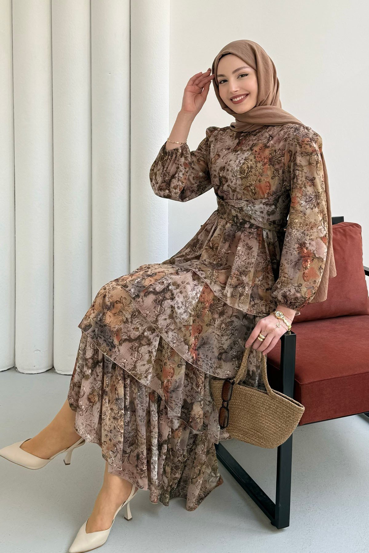 Kat Katlı Çiçek Desenli Şifon Tesettür Elbise-YEŞİL