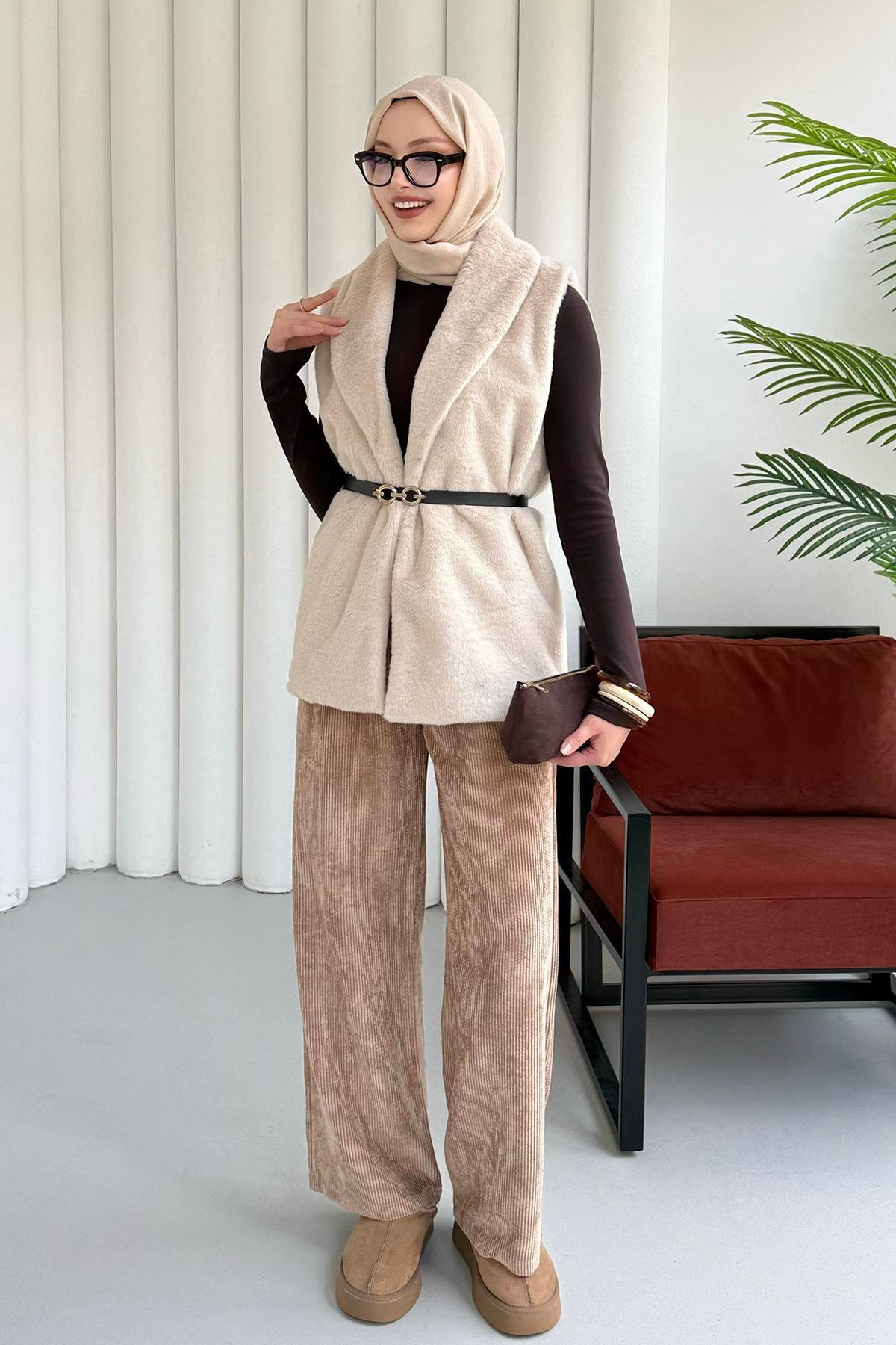 Kemer Detaylı Kürk Yelek-BEJ