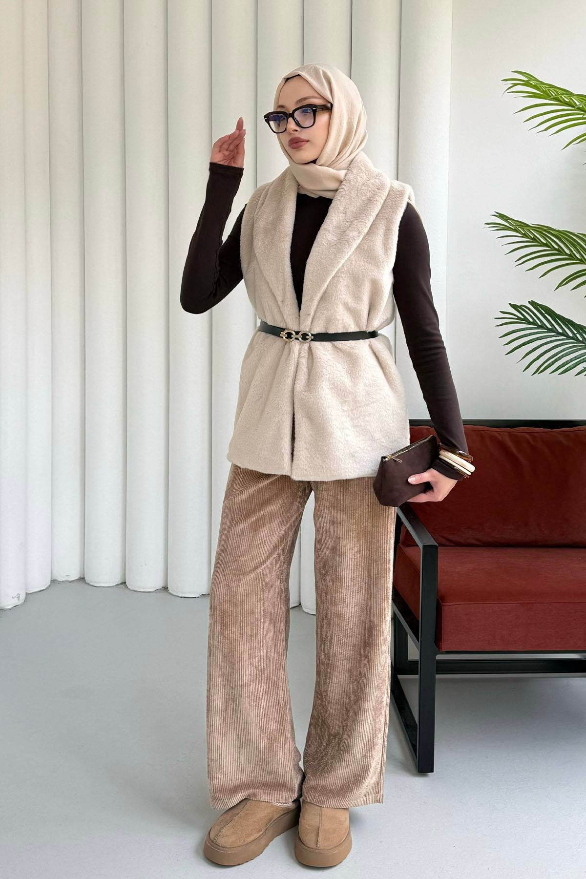 Kemer Detaylı Kürk Yelek-BEJ