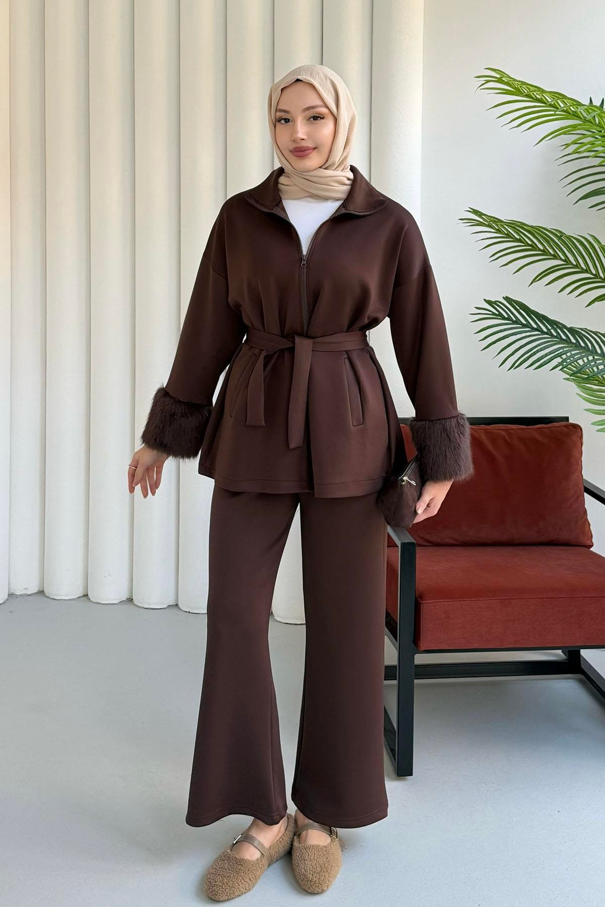 Kolları Kürk Detaylı Pantolonlu Tesettür Takım-KAHVERENGİ