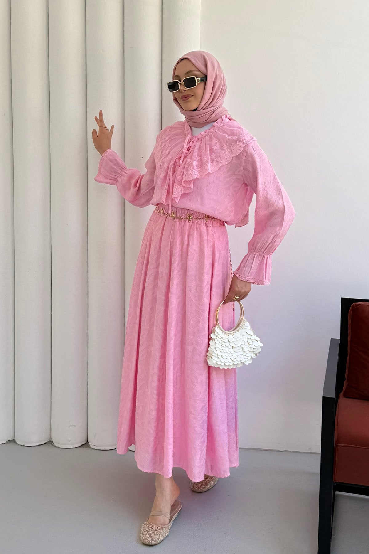 Kolları Lastik Detaylı Dantel Yaka Etekli Tesettür Takım-PEMBE