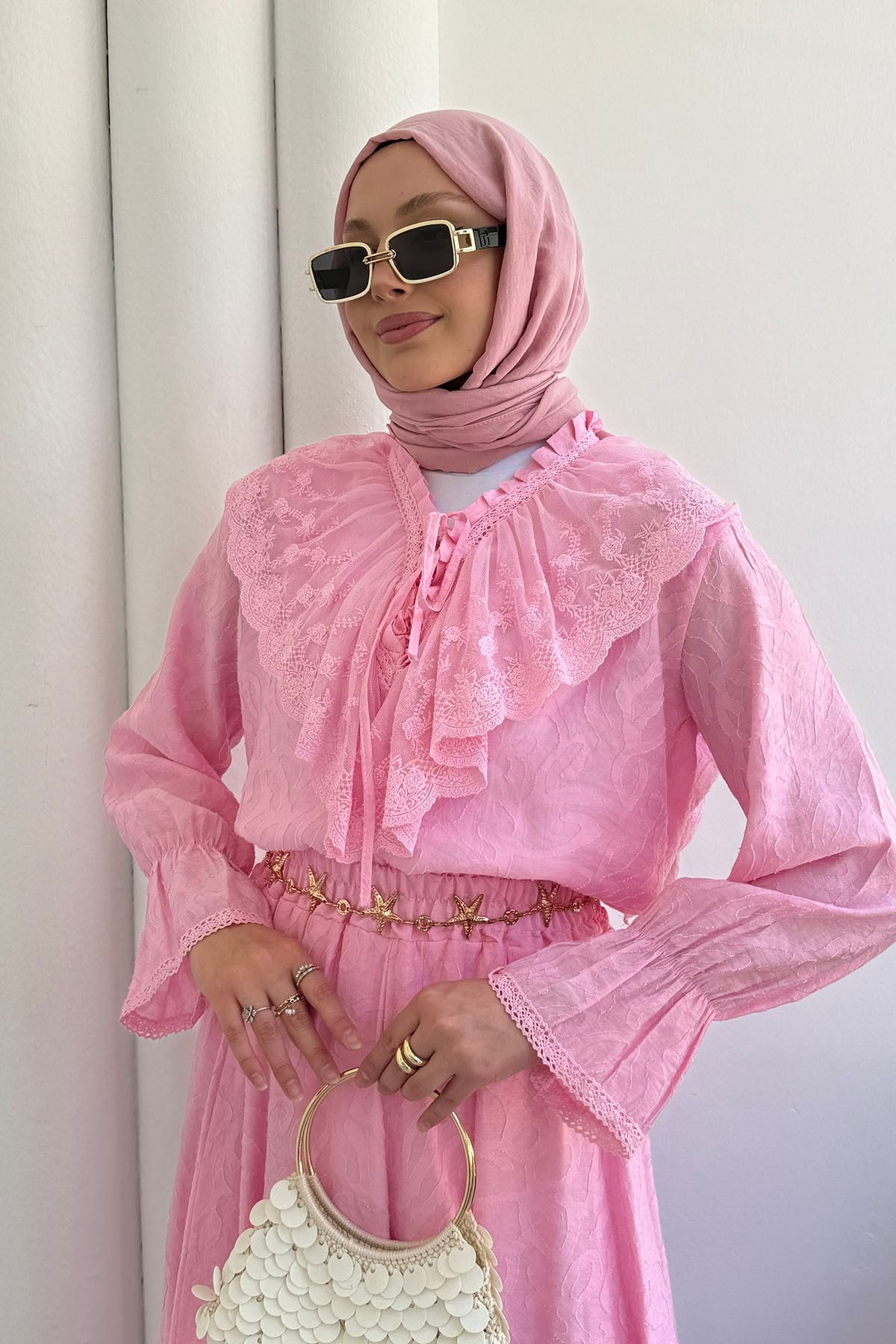 Kolları Lastik Detaylı Dantel Yaka Etekli Tesettür Takım-PEMBE