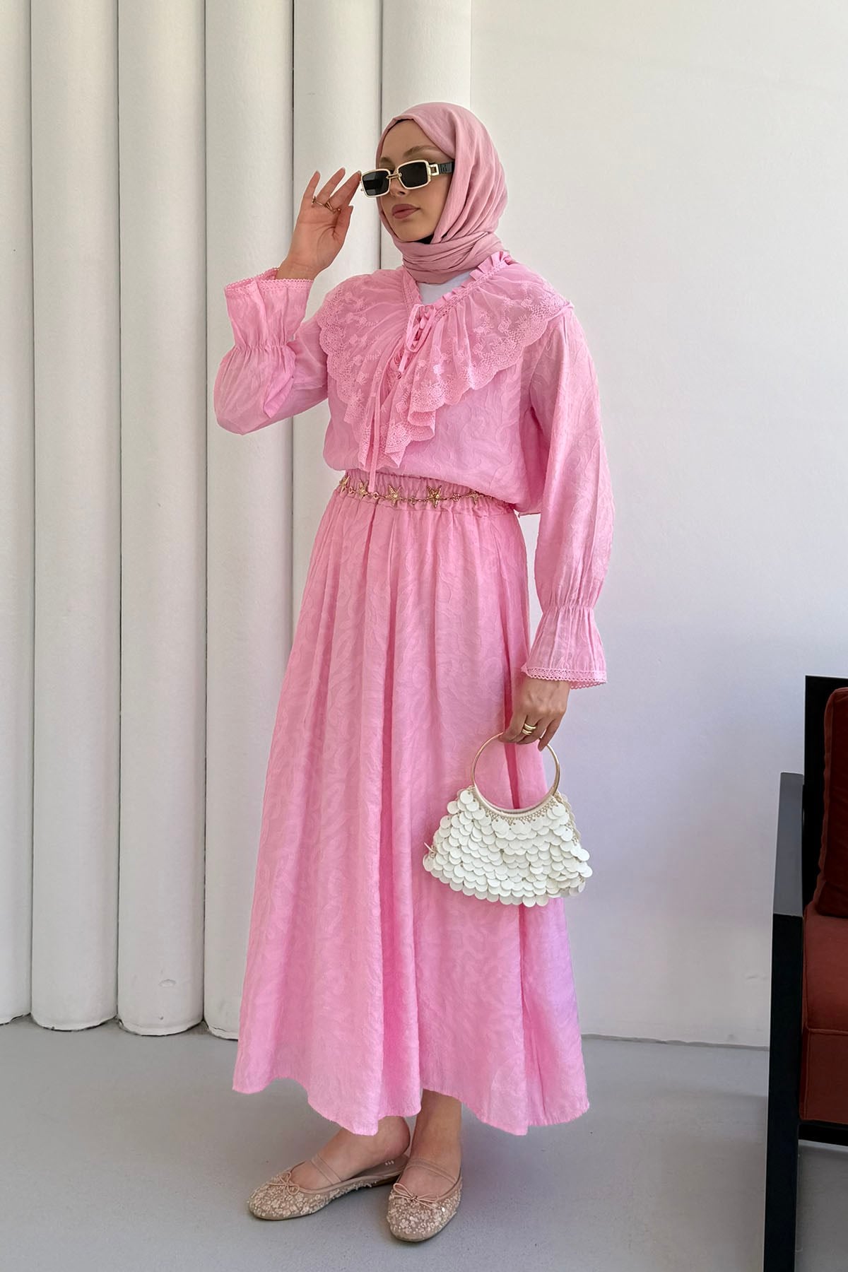Kolları Lastik Detaylı Dantel Yaka Etekli Tesettür Takım-PEMBE