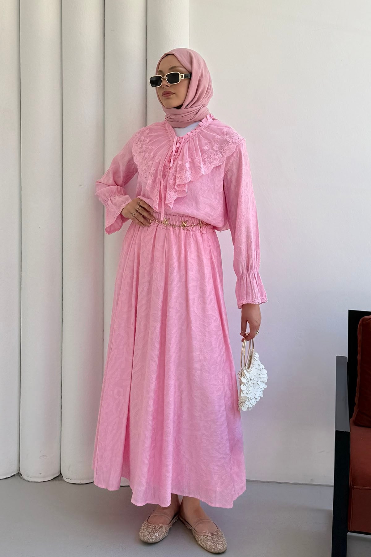 Kolları Lastik Detaylı Dantel Yaka Etekli Tesettür Takım-PEMBE