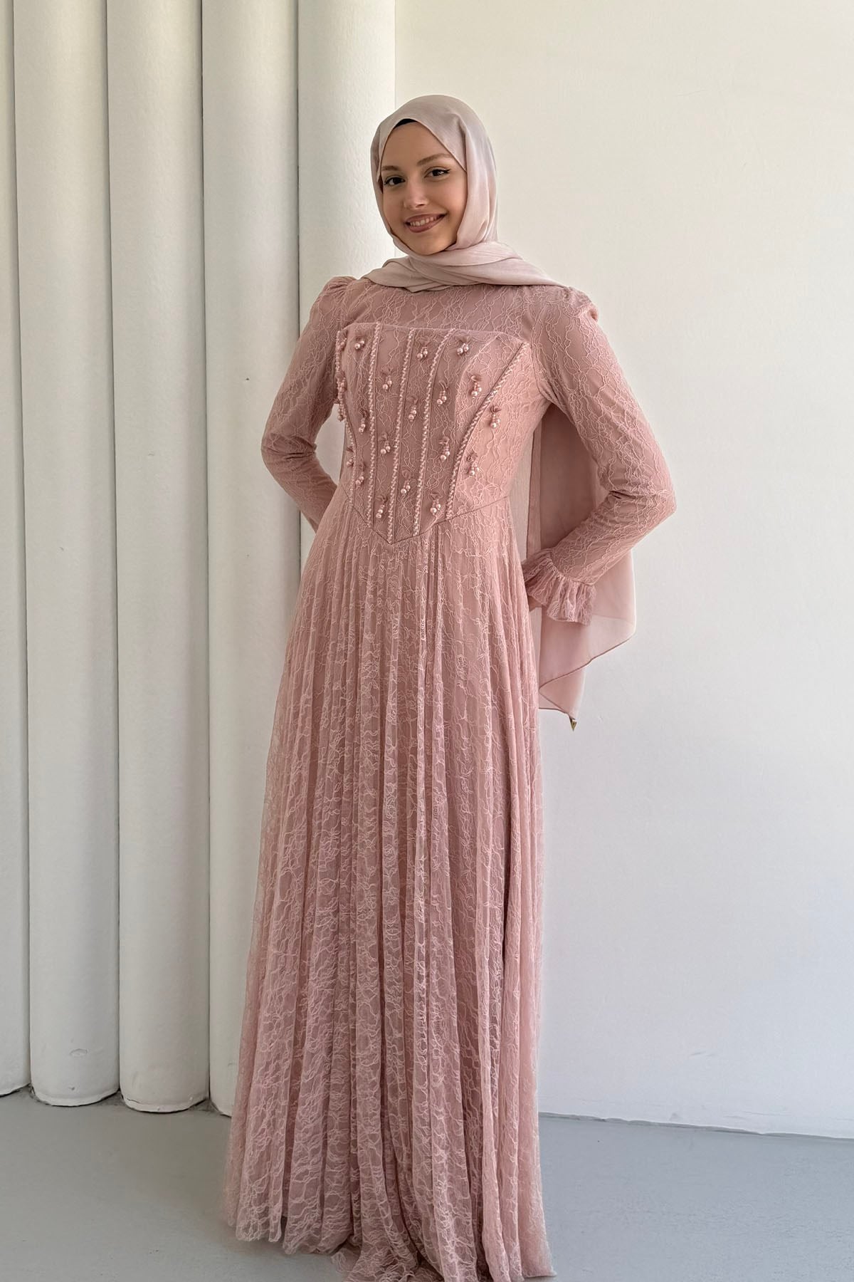 Mirella Dantel & Boncuk İşlemeli Korse Detaylı Tesettür Abiye-PUDRA