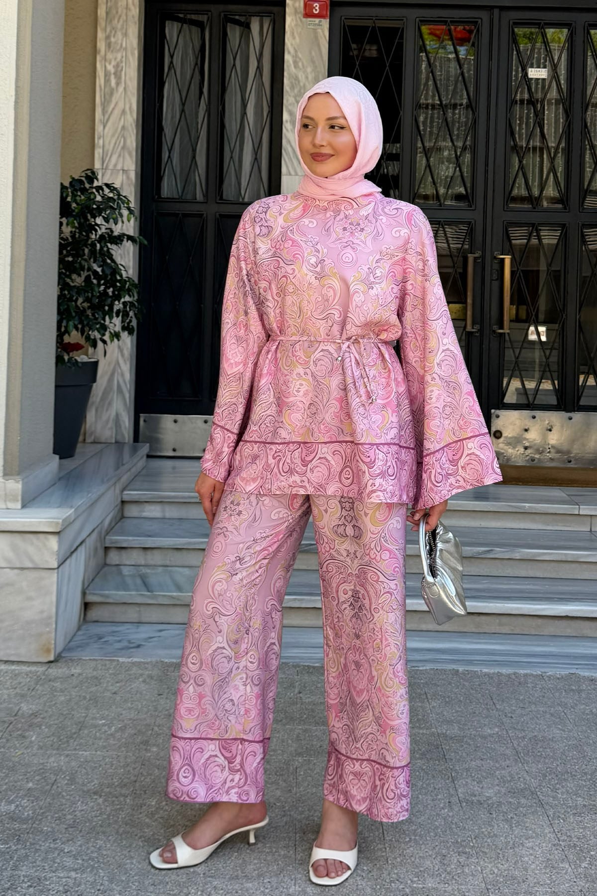 Modern Empirme Baskılı Saten Tesettür Takım-PEMBE