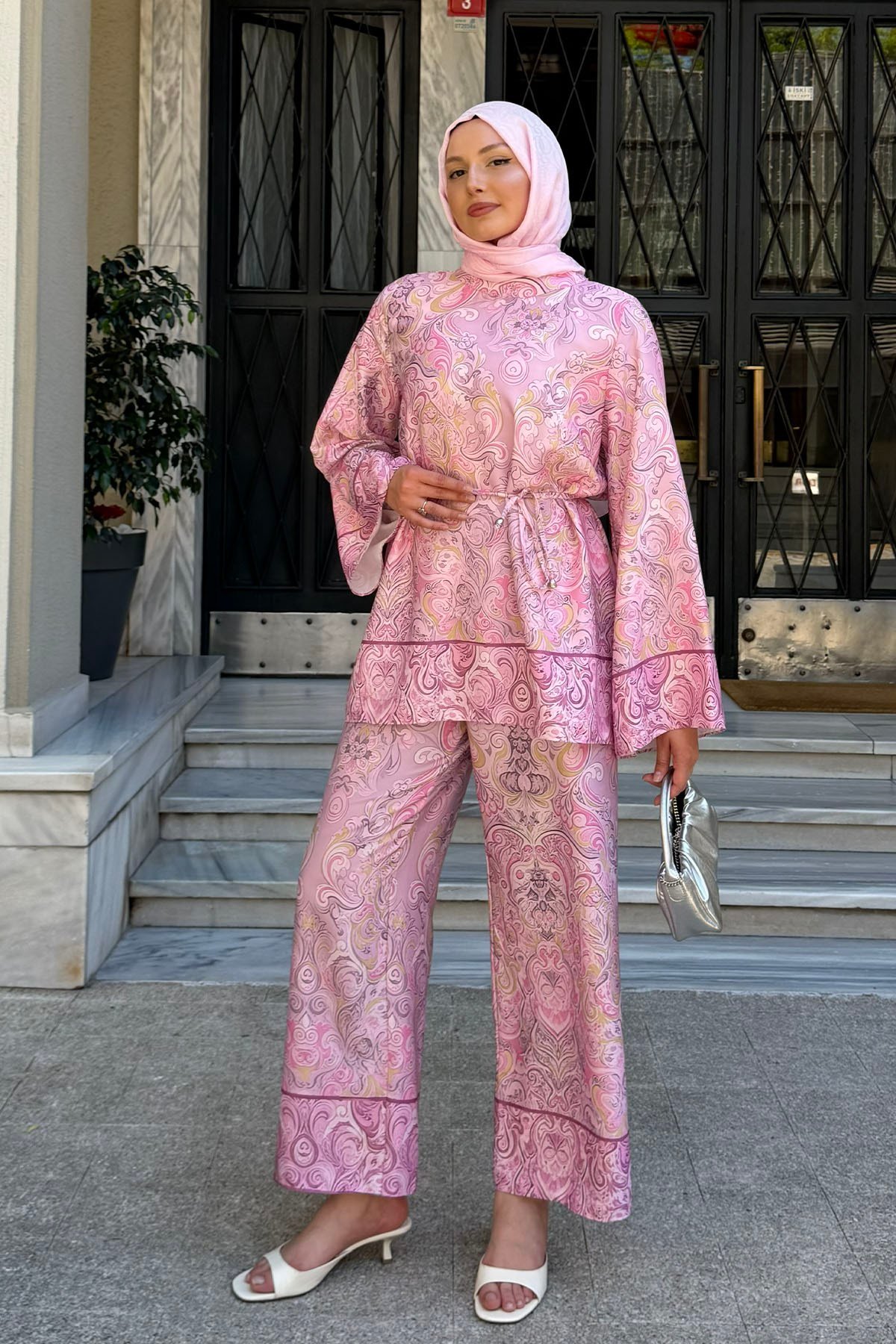 Modern Empirme Baskılı Saten Tesettür Takım-PEMBE