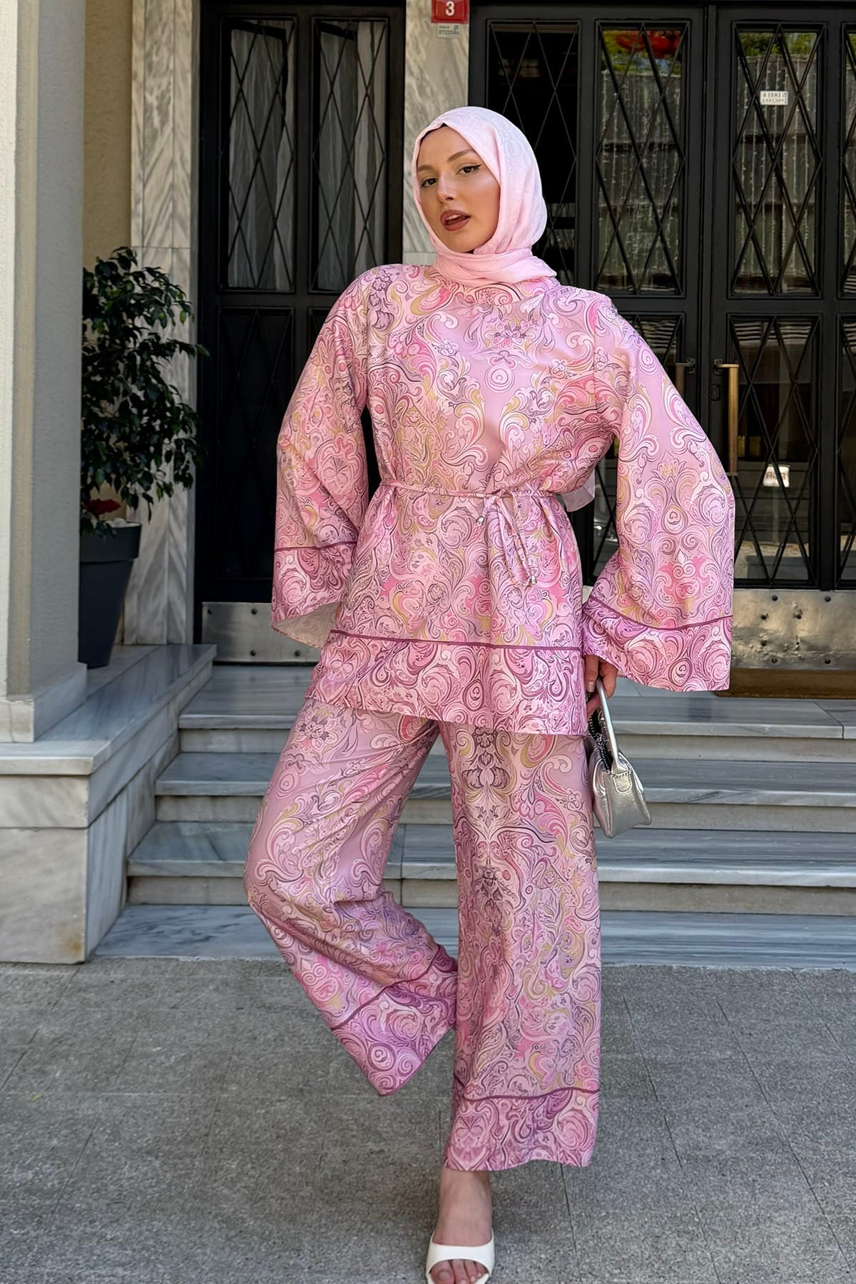 Modern Empirme Baskılı Saten Tesettür Takım-PEMBE