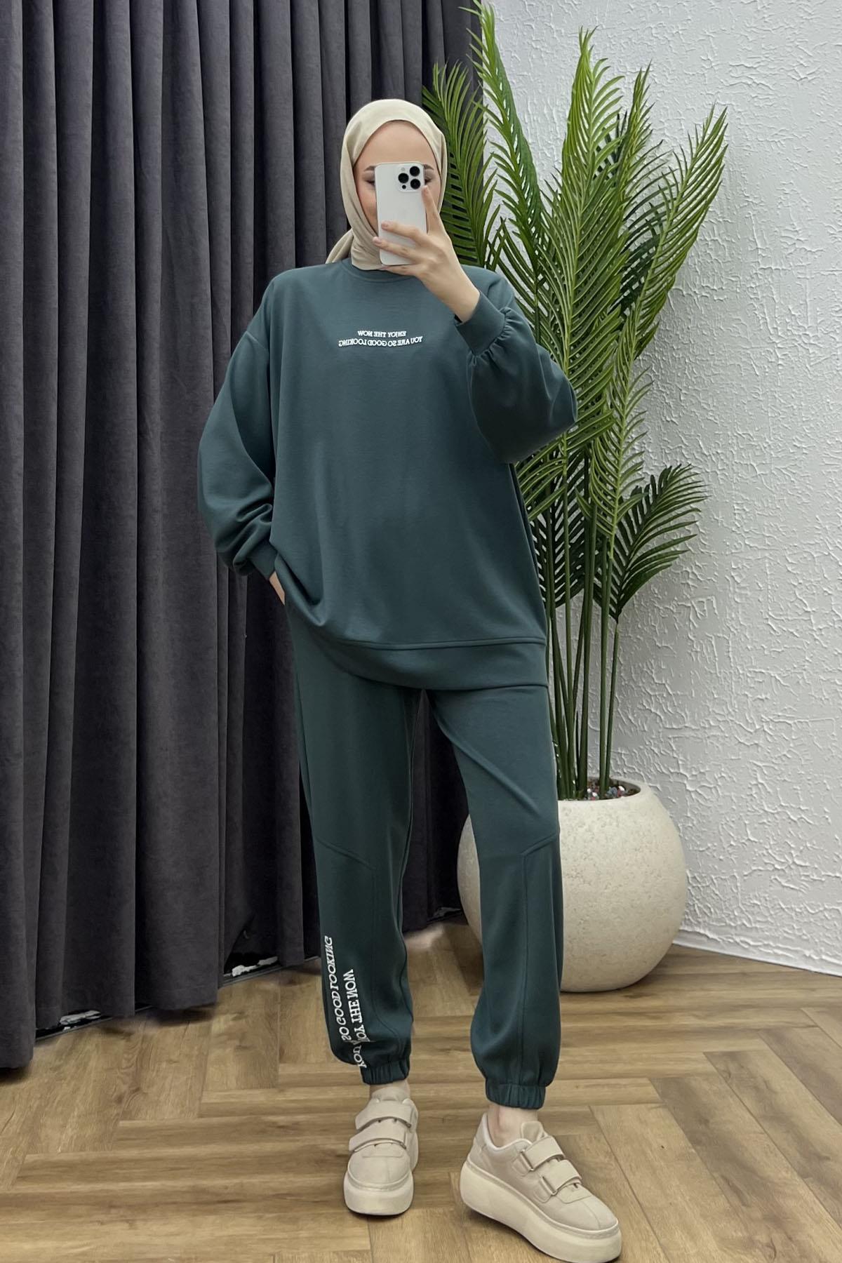 Nakış Detaylı Oversize Spor Tesettür Takım-ZÜMRÜT YEŞİL