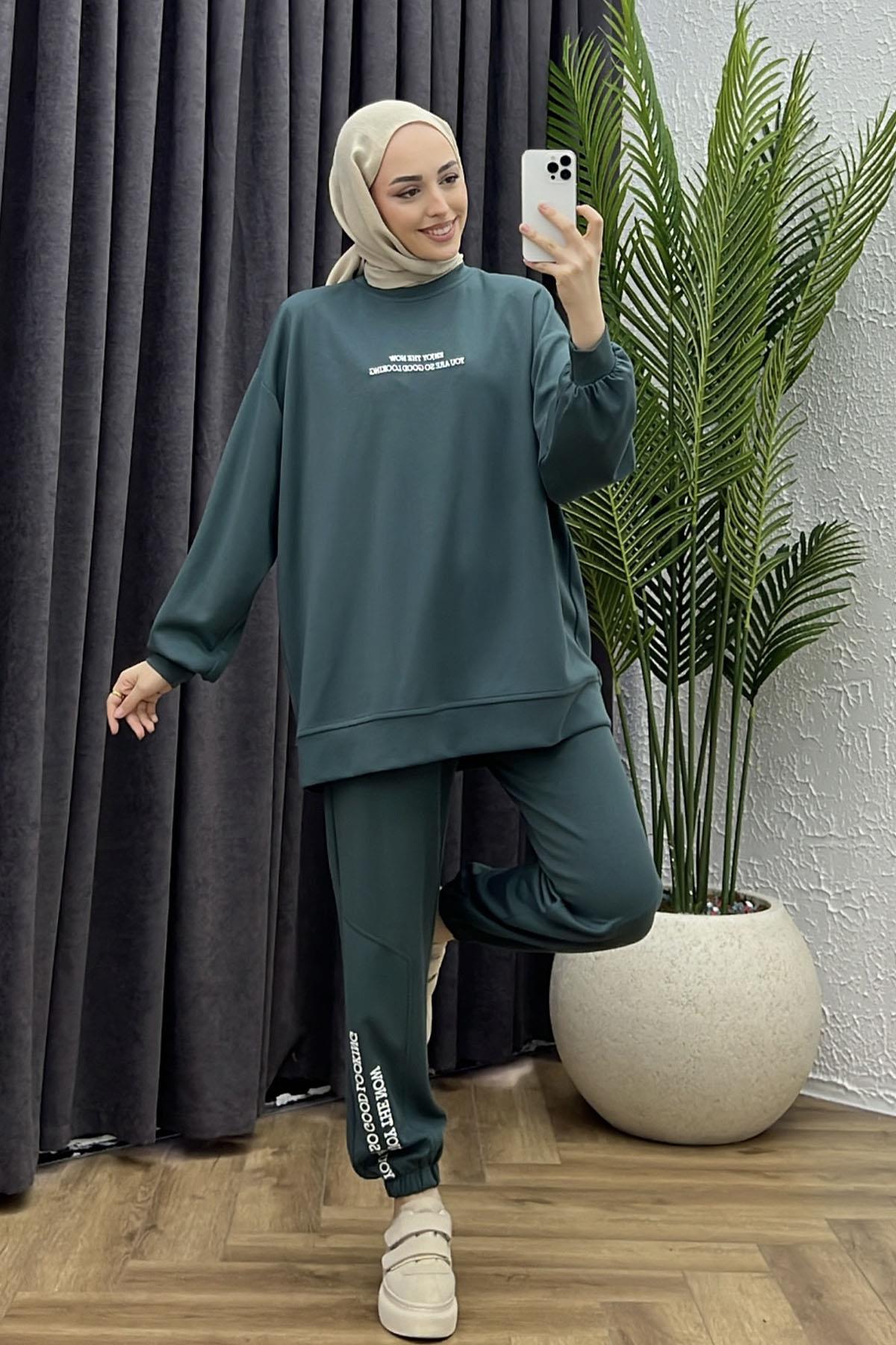 Nakış Detaylı Oversize Spor Tesettür Takım-ZÜMRÜT YEŞİL