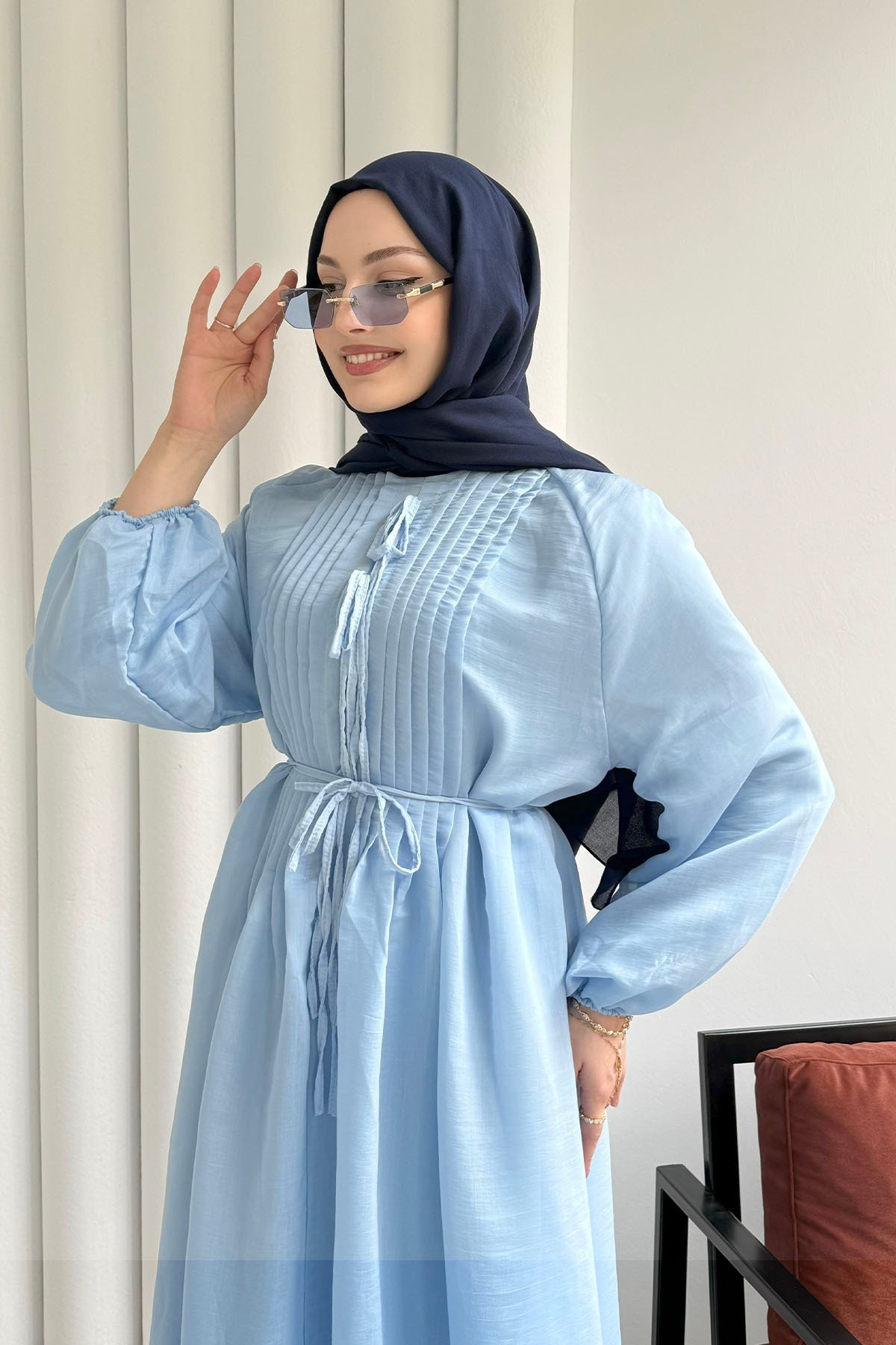 Nervür Dikişli Biye Kemerli Tesettür Elbise-MAVİ
