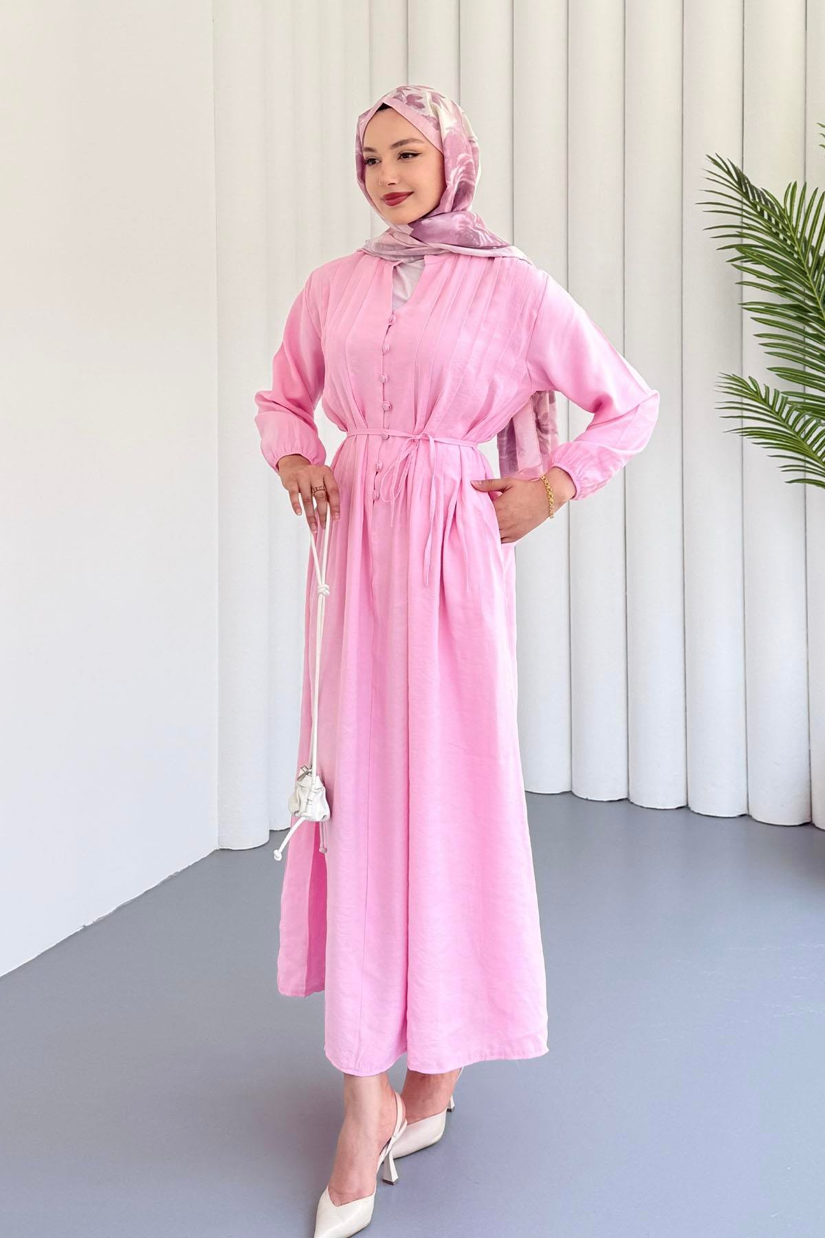 Önden Yarım Düğmeli Biye Kemerli Tesettür Elbise-PEMBE