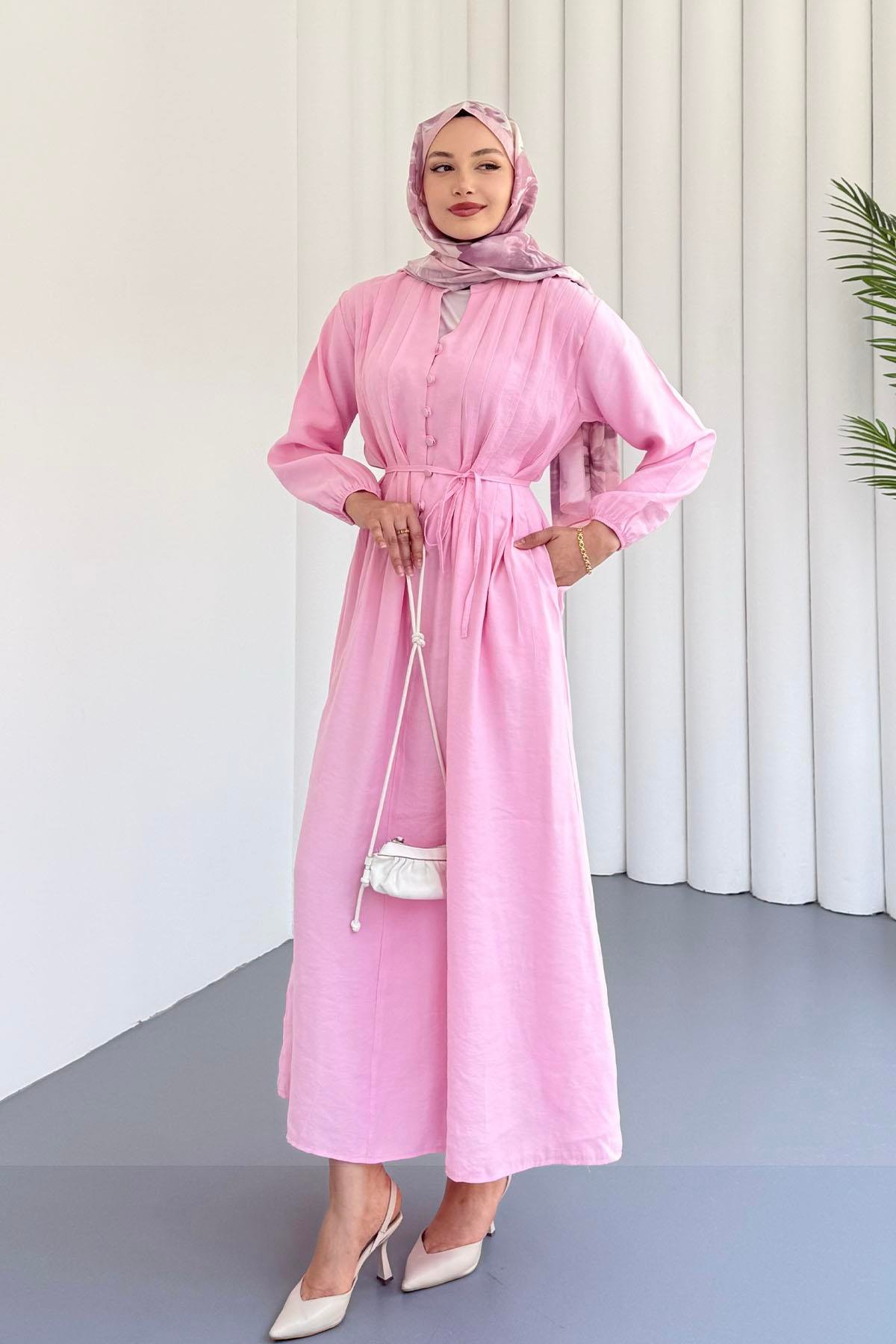 Önden Yarım Düğmeli Biye Kemerli Tesettür Elbise-PEMBE