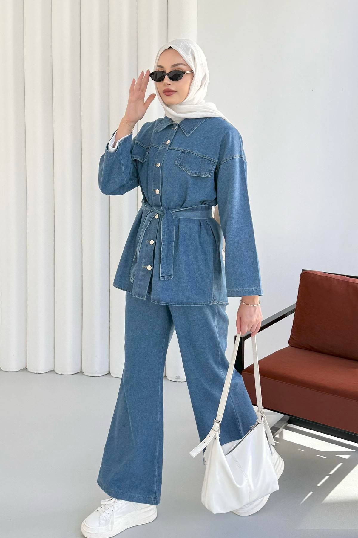 Önü Düğmeli Kuşaklı Denim Tesettür Takım-AÇIK MAVİ