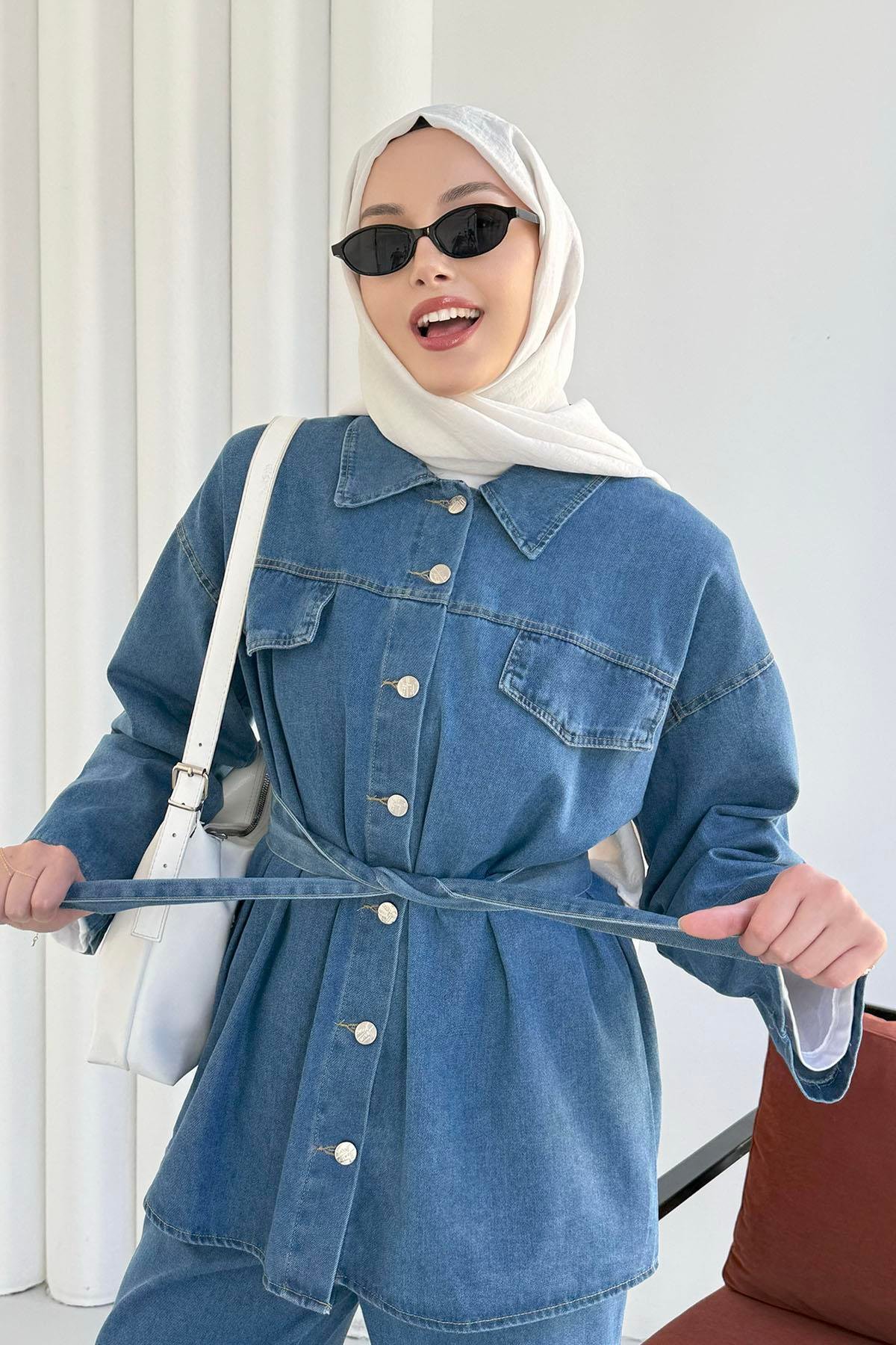 Önü Düğmeli Kuşaklı Denim Tesettür Takım-AÇIK MAVİ