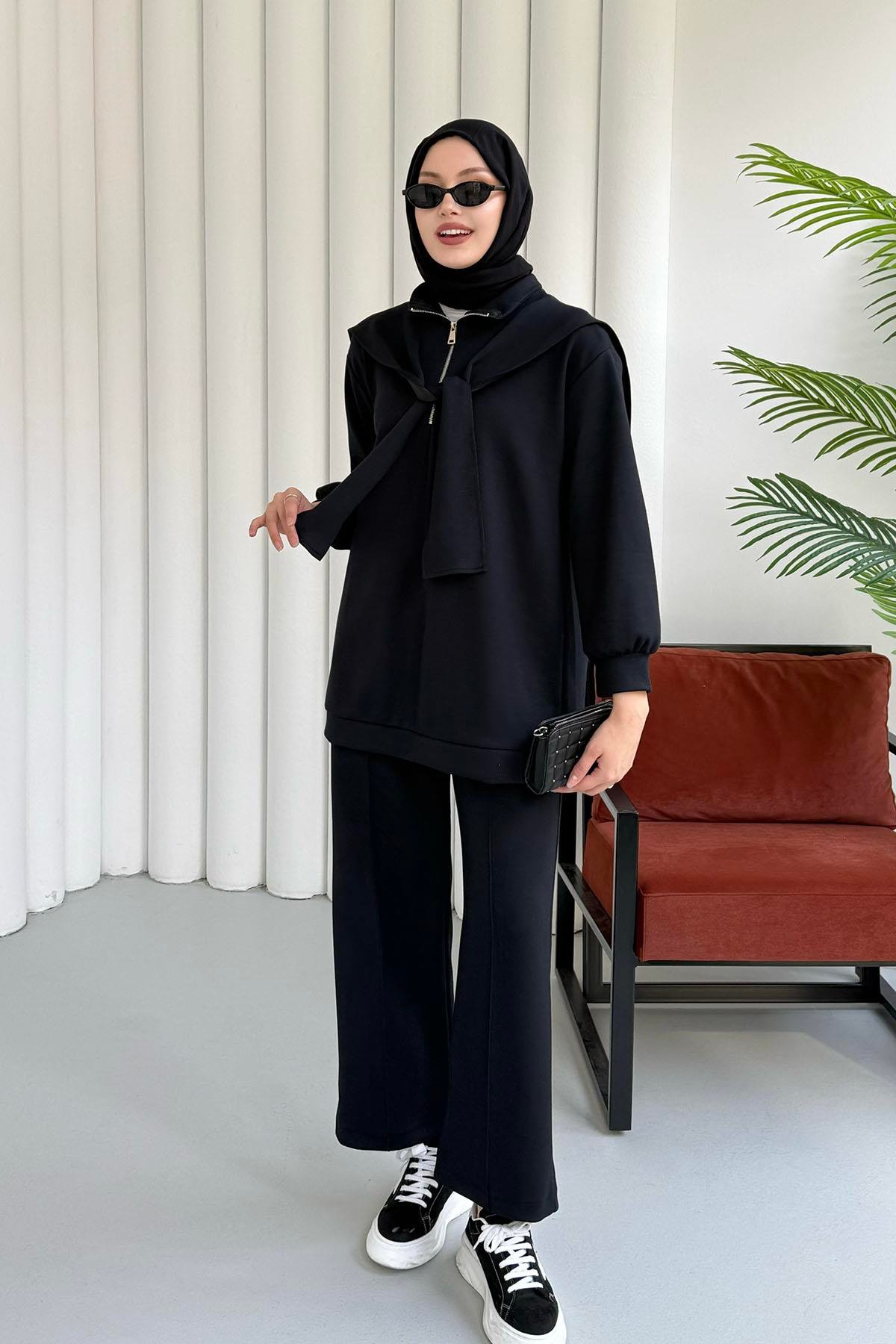 Önü Yarım Fermuarlı Fularlı Pantolonlu Tesettür Takım-KOYU LACİVERT