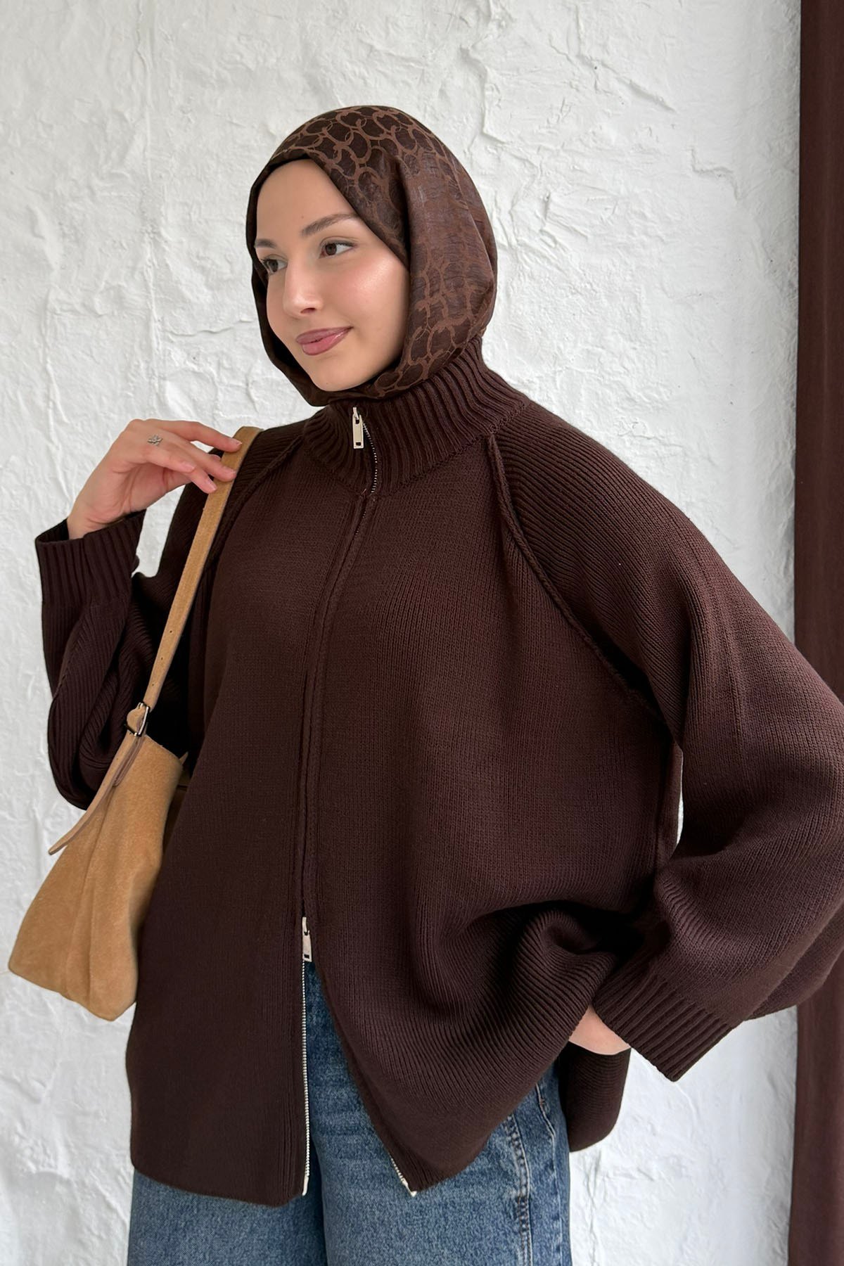 Oversize Dik Yaka Boydan Fermuarlı Triko Hırka-KAHVERENGİ