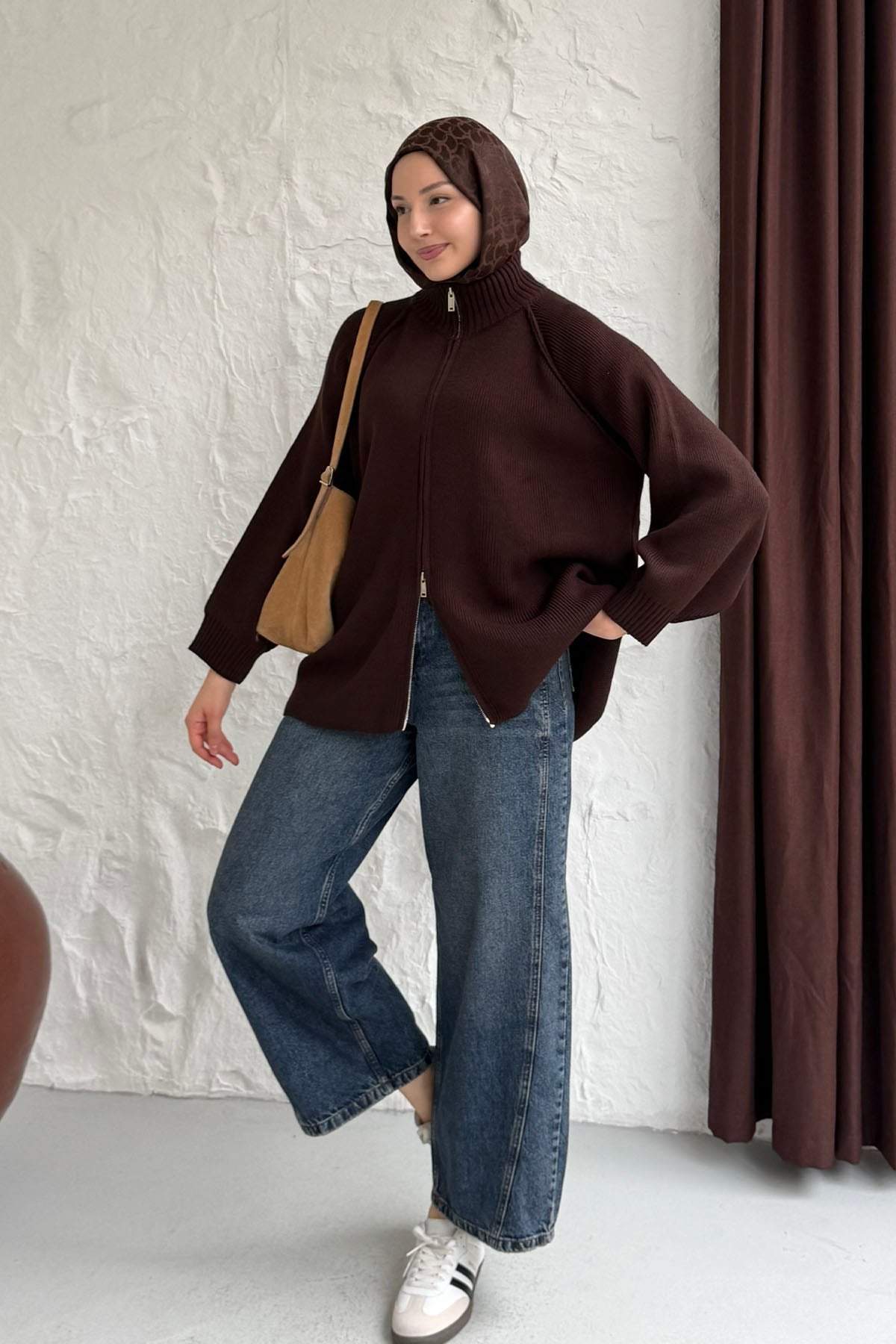 Oversize Dik Yaka Boydan Fermuarlı Triko Hırka-KAHVERENGİ