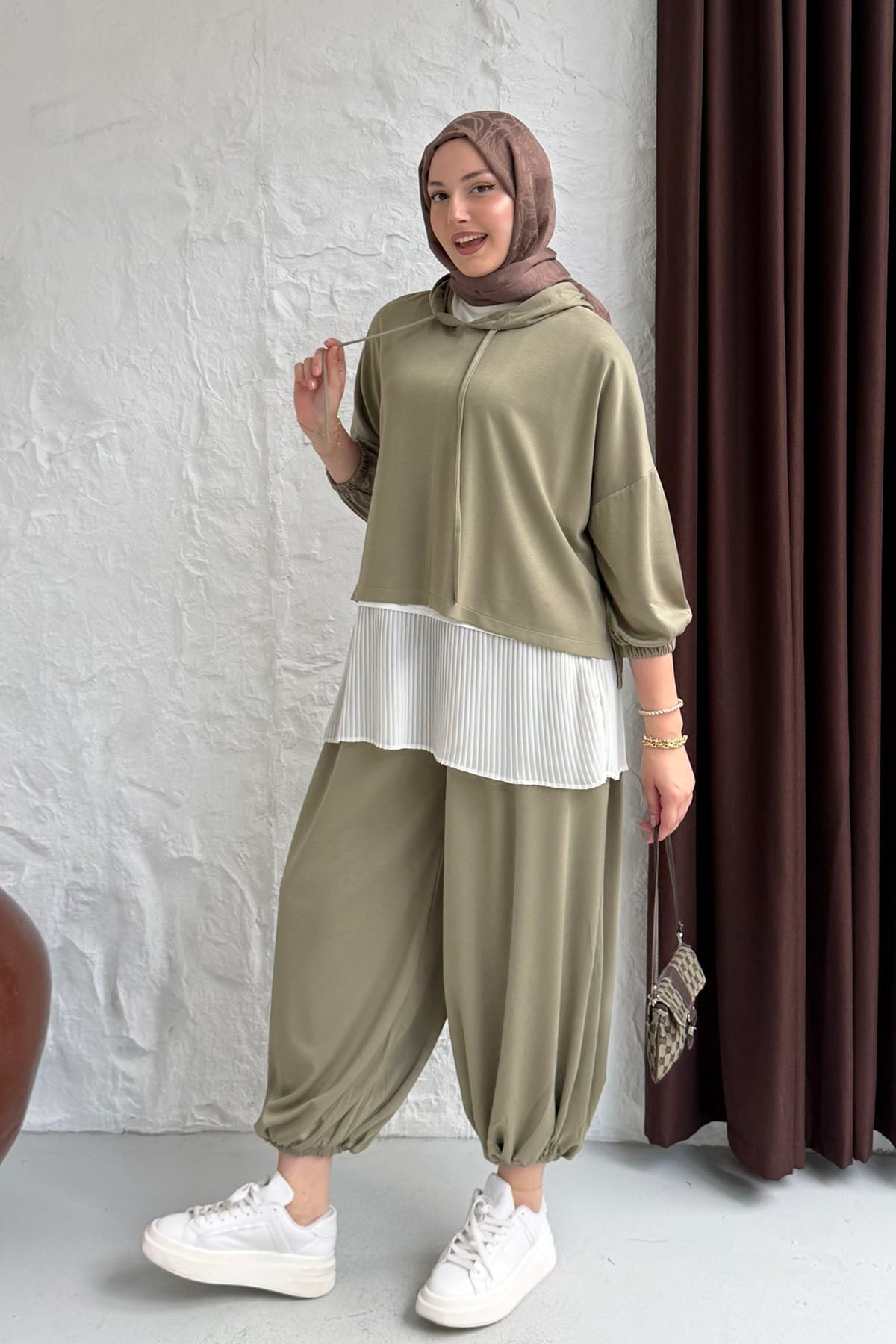 Oysho Kumaş Kapüşonlu Paça ve Kol Lastikli Tesettür Takım-YEŞİL