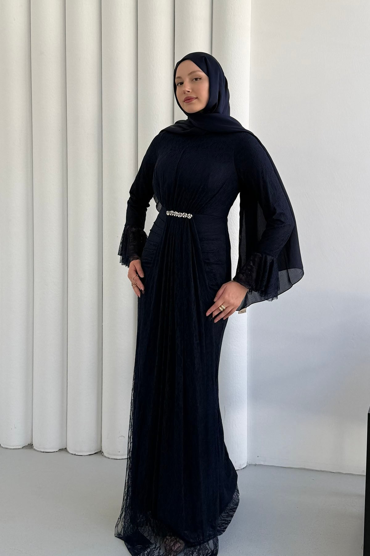 Perla Önü Taş İşlemeli Dantelli Volan Kol Tesettür Abiye-LACİVERT