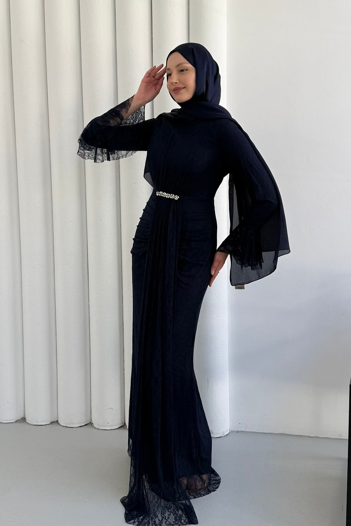 Perla Önü Taş İşlemeli Dantelli Volan Kol Tesettür Abiye-LACİVERT