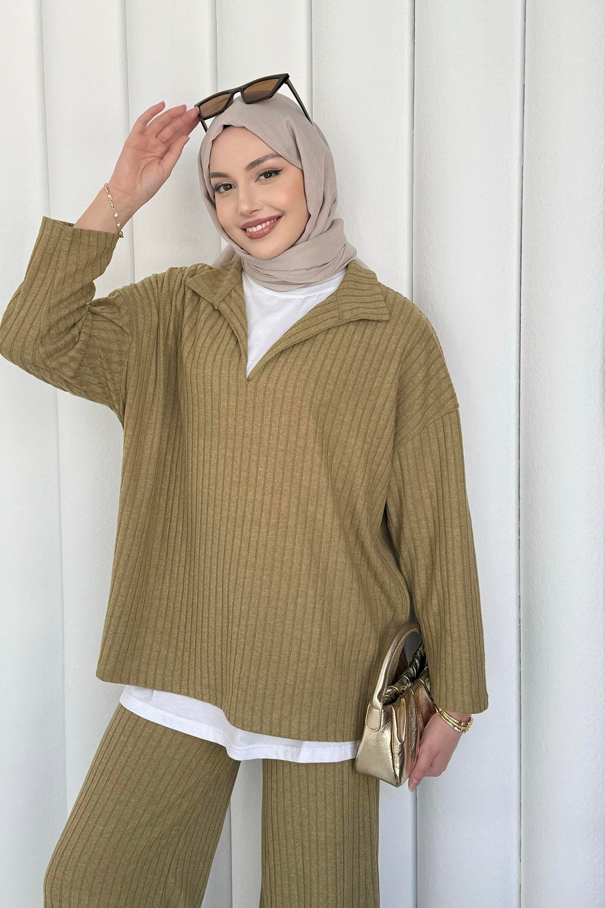 Polo Yaka Kumaş Fitilli Pantolonlu Tesettür  Takım-YAĞ YEŞİLİ