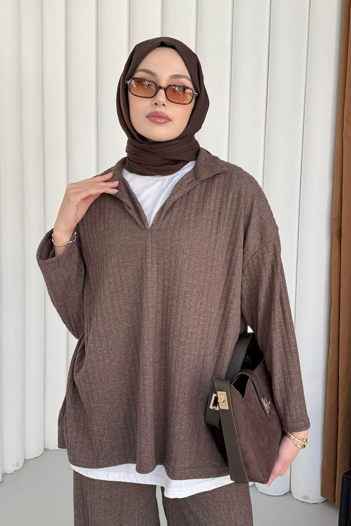 Polo Yaka Kumaş Fitilli Pantolonlu Tesettür  Takım-KAHVERENGİ