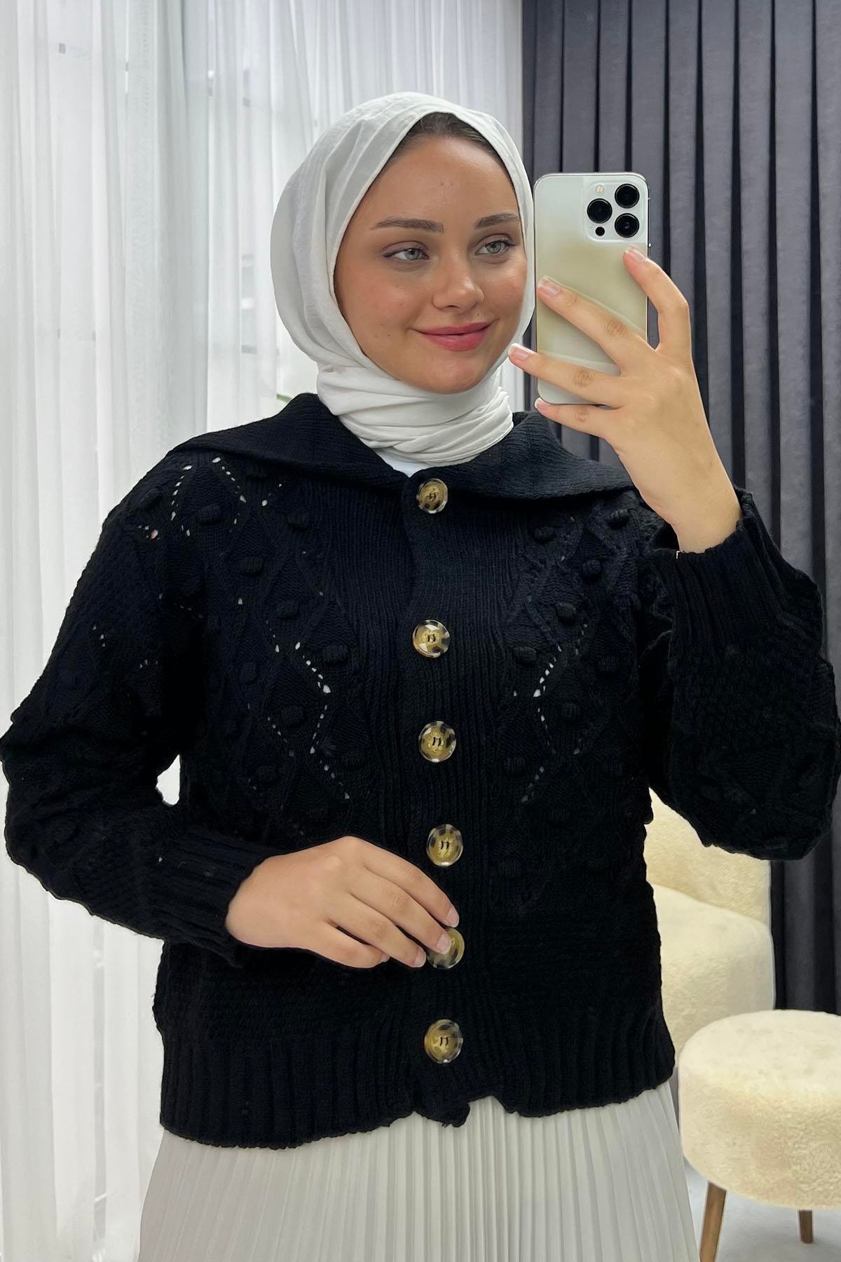Ponpon Detaylı Düğmeli Triko Hırka-SİYAH