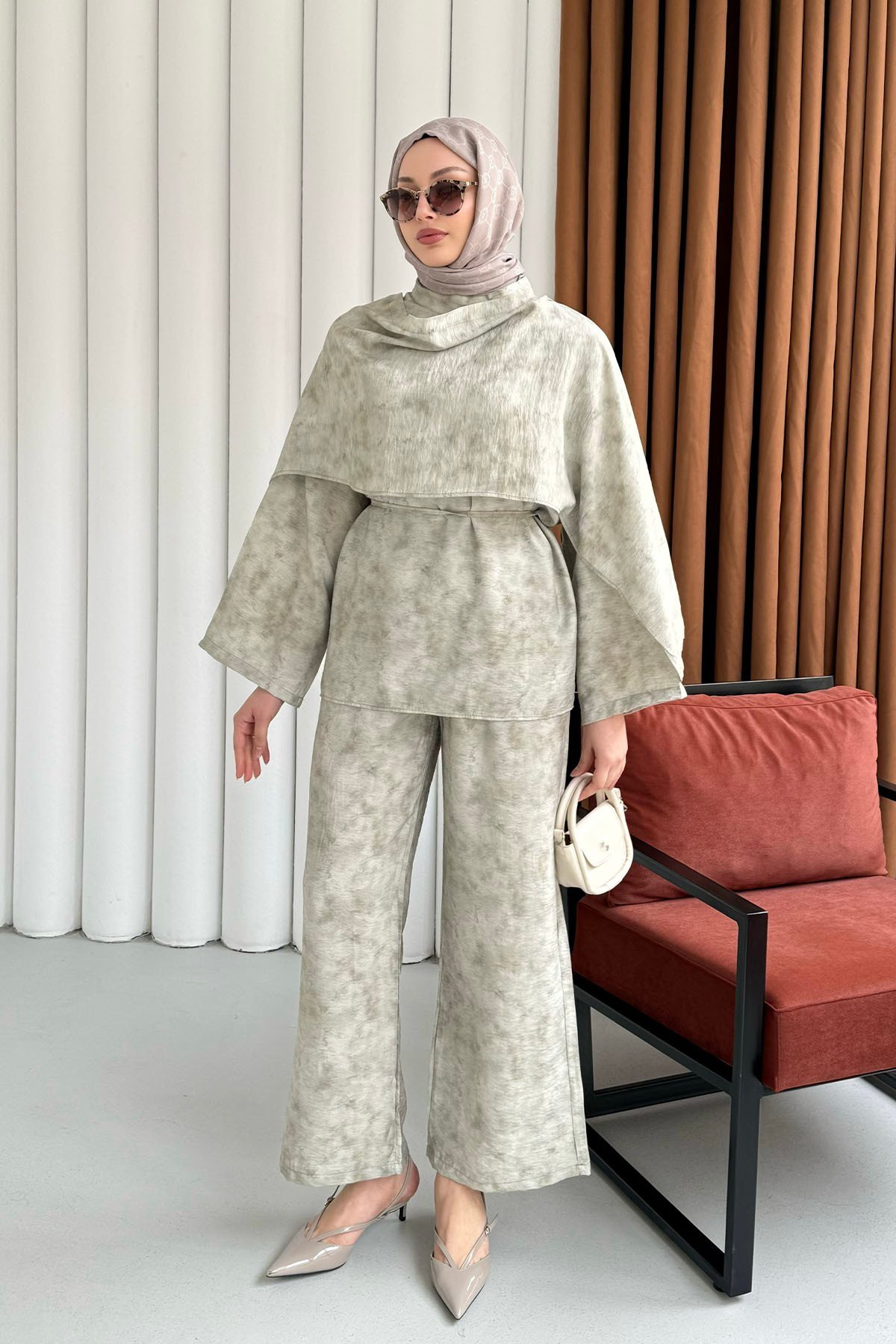 Şal Detaylı Pantolonlu Tesettür Takım-ÇAĞLA YEŞİLİ