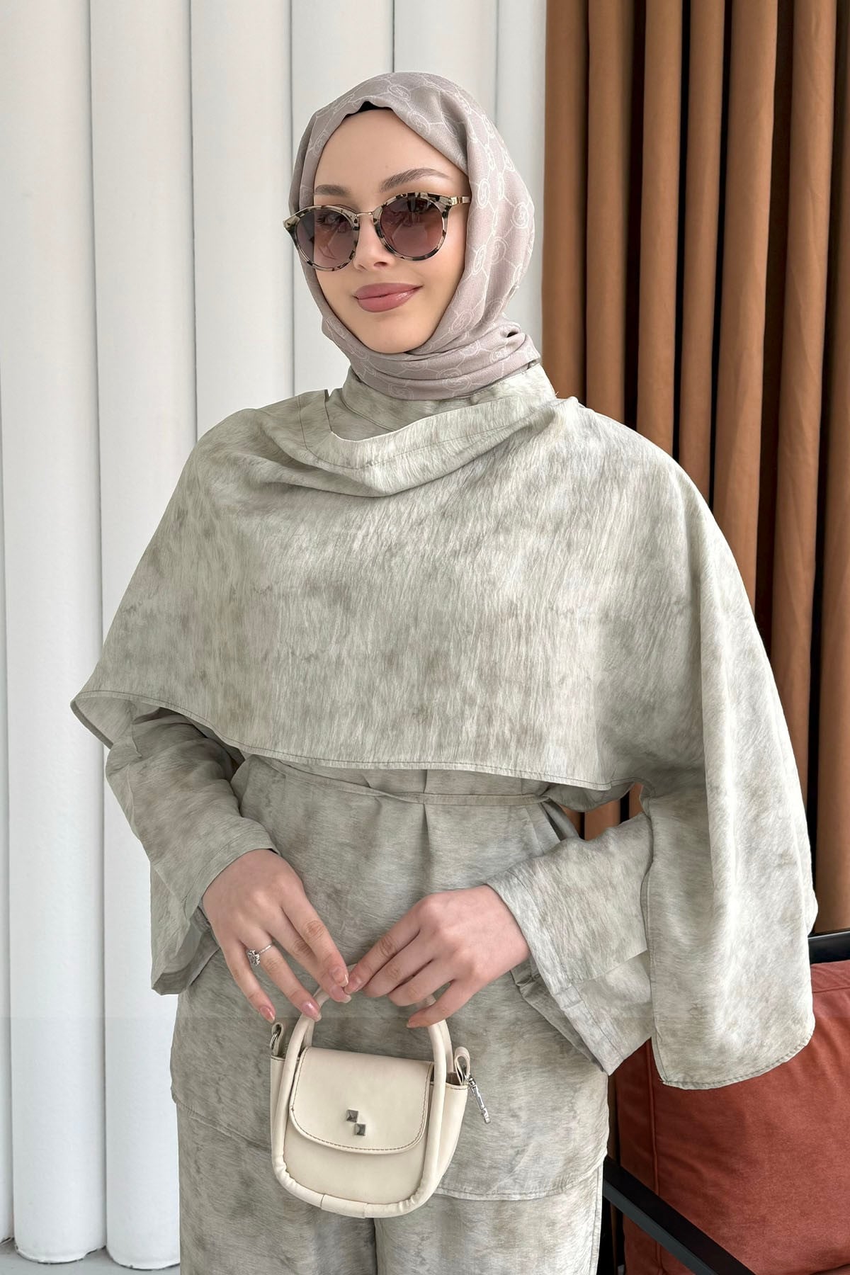 Şal Detaylı Pantolonlu Tesettür Takım-ÇAĞLA YEŞİLİ