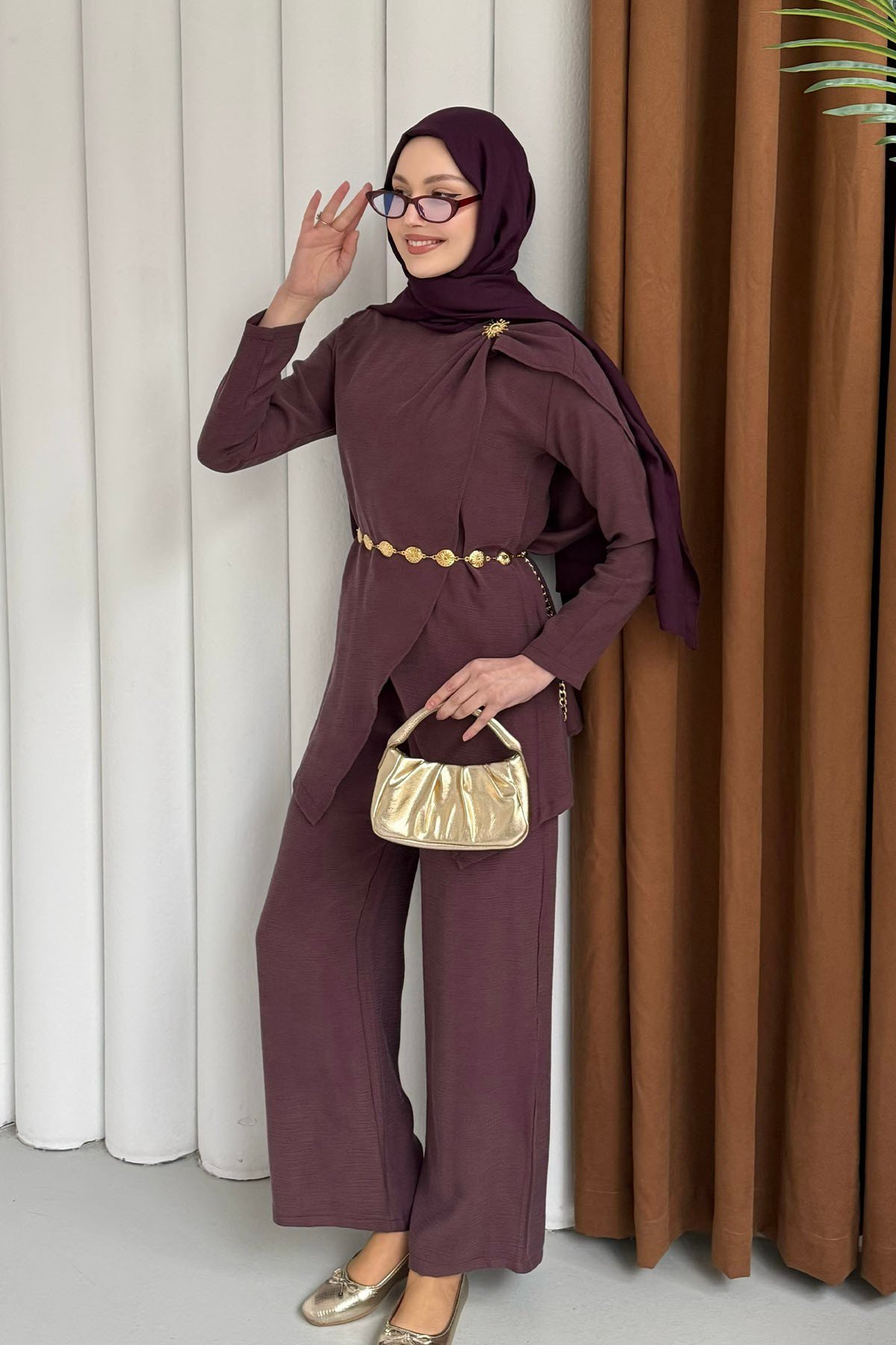Şal Yaka Üzeri Broş Detaylı Pantolonlu Tesettür Takım-BORDO