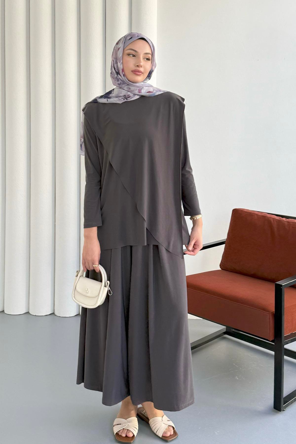 Sandy Kumaş Asimetrik Pantolonlu Tesettür Takım-ANTRASİT