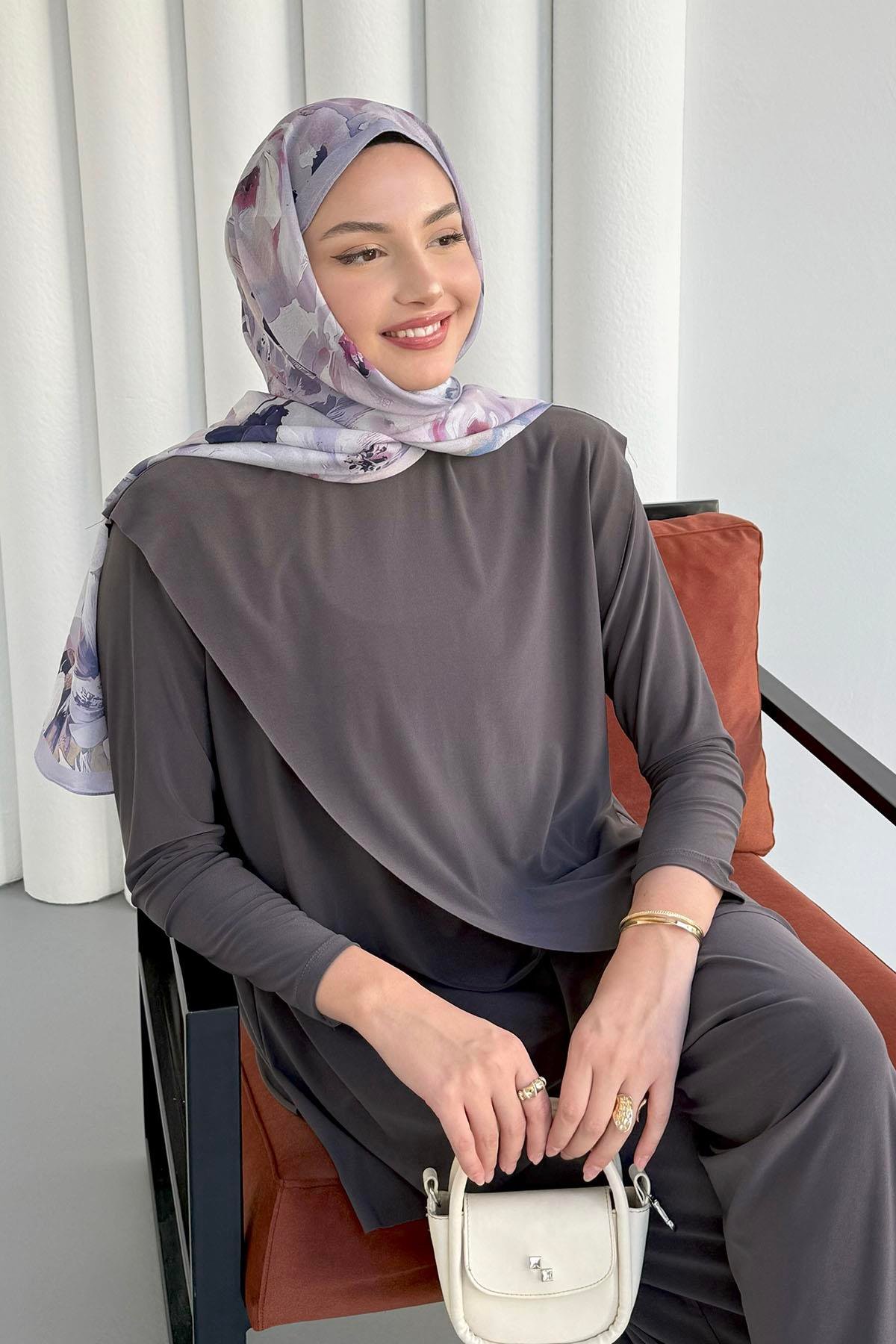 Sandy Kumaş Asimetrik Pantolonlu Tesettür Takım-ANTRASİT